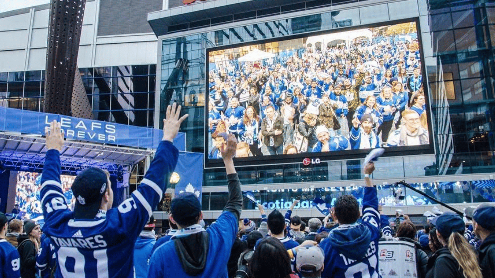 Fans furious at Leafs for insensitive goal song 