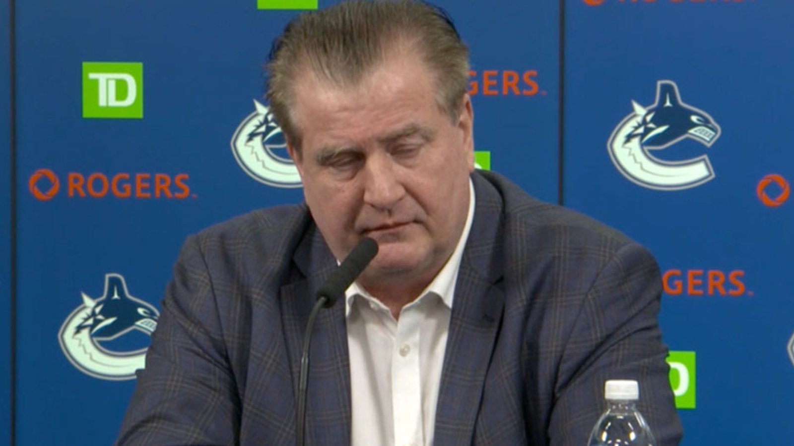 Jim Benning declines to give Canucks coach Travis Green a vote of confidence