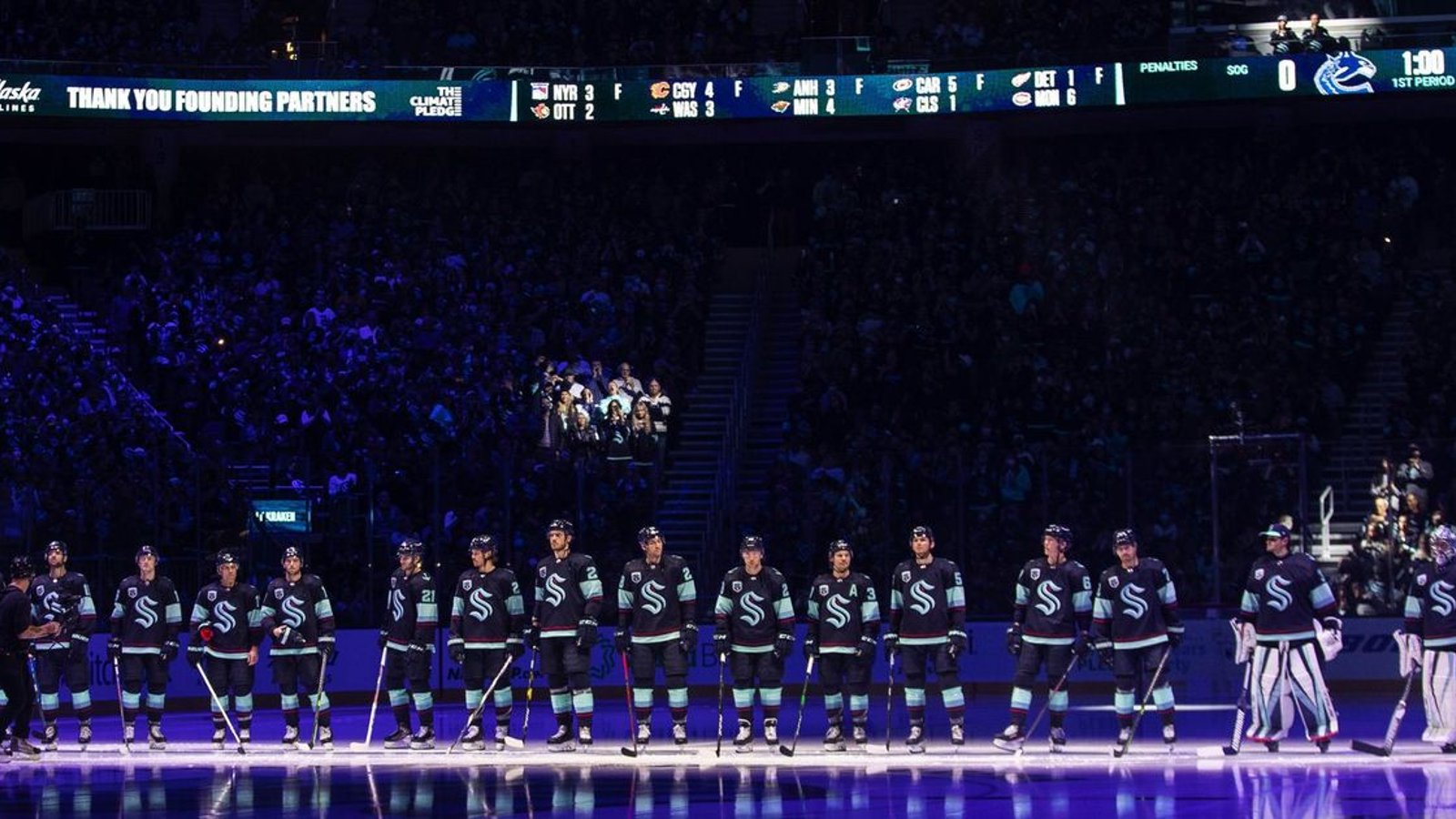 Kraken unveils Stanley Cup banner 104 years later against Montreal!
