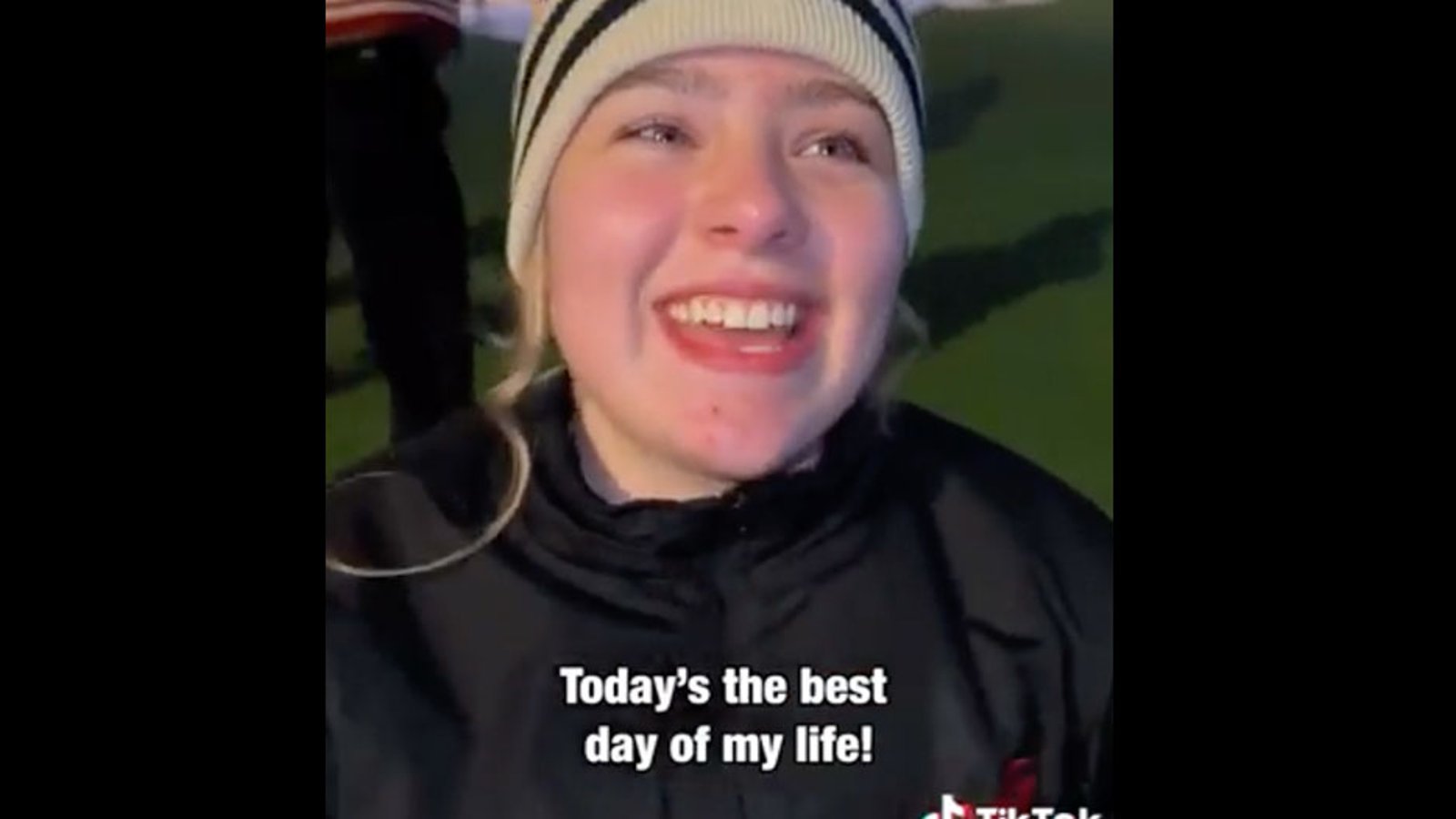 Wayne Gretzky makes a girl's dream come true at the Winter Classic