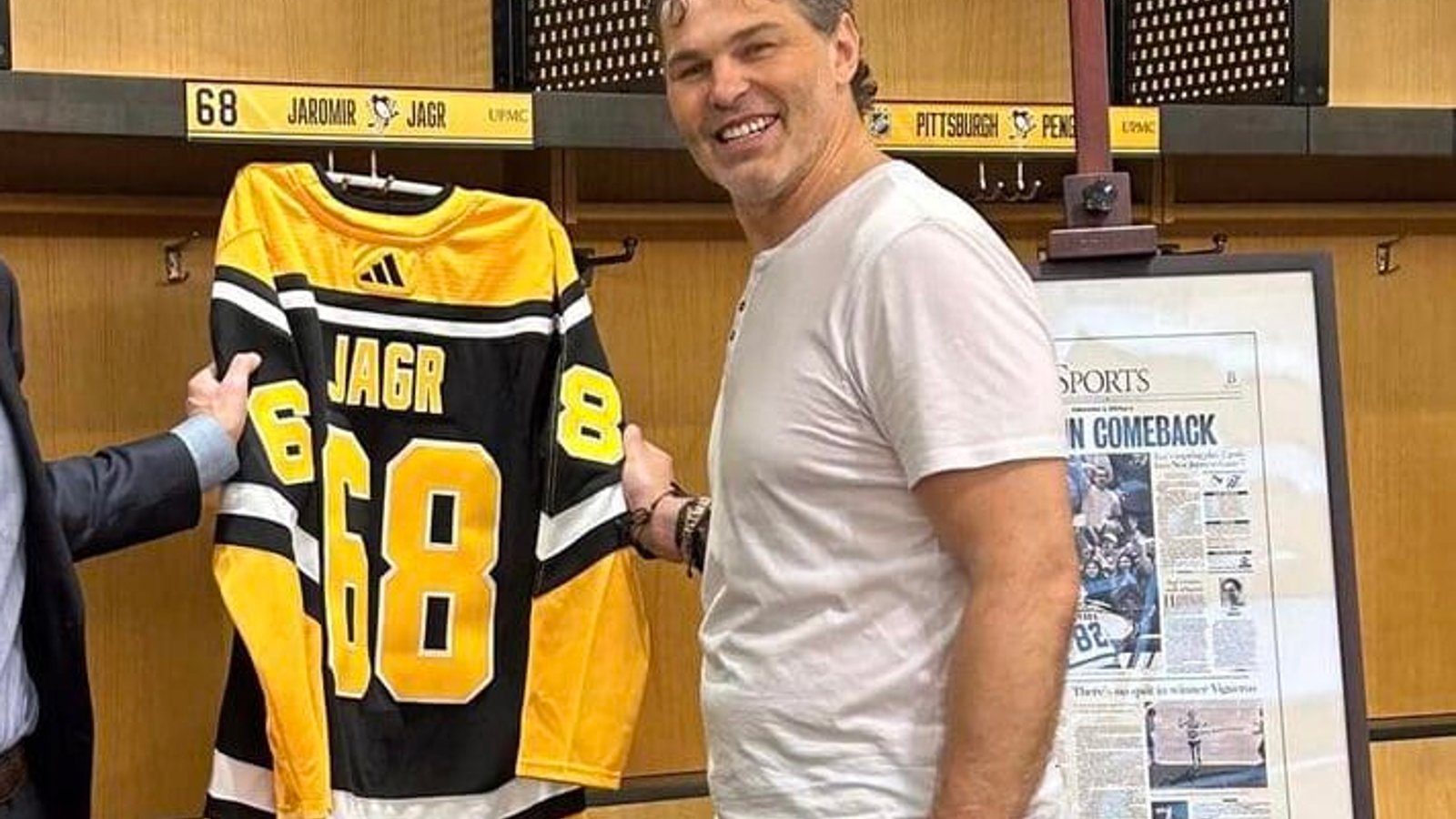 Life-changing news for Jaromir Jagr in Pittsburgh!