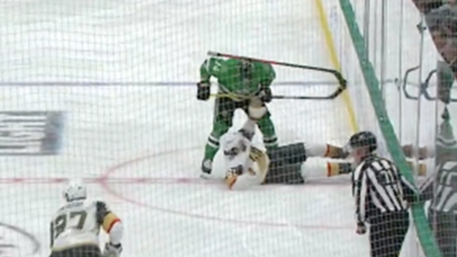 Jamie Benn crosschecks Mark Stone right in the face, gets tossed
