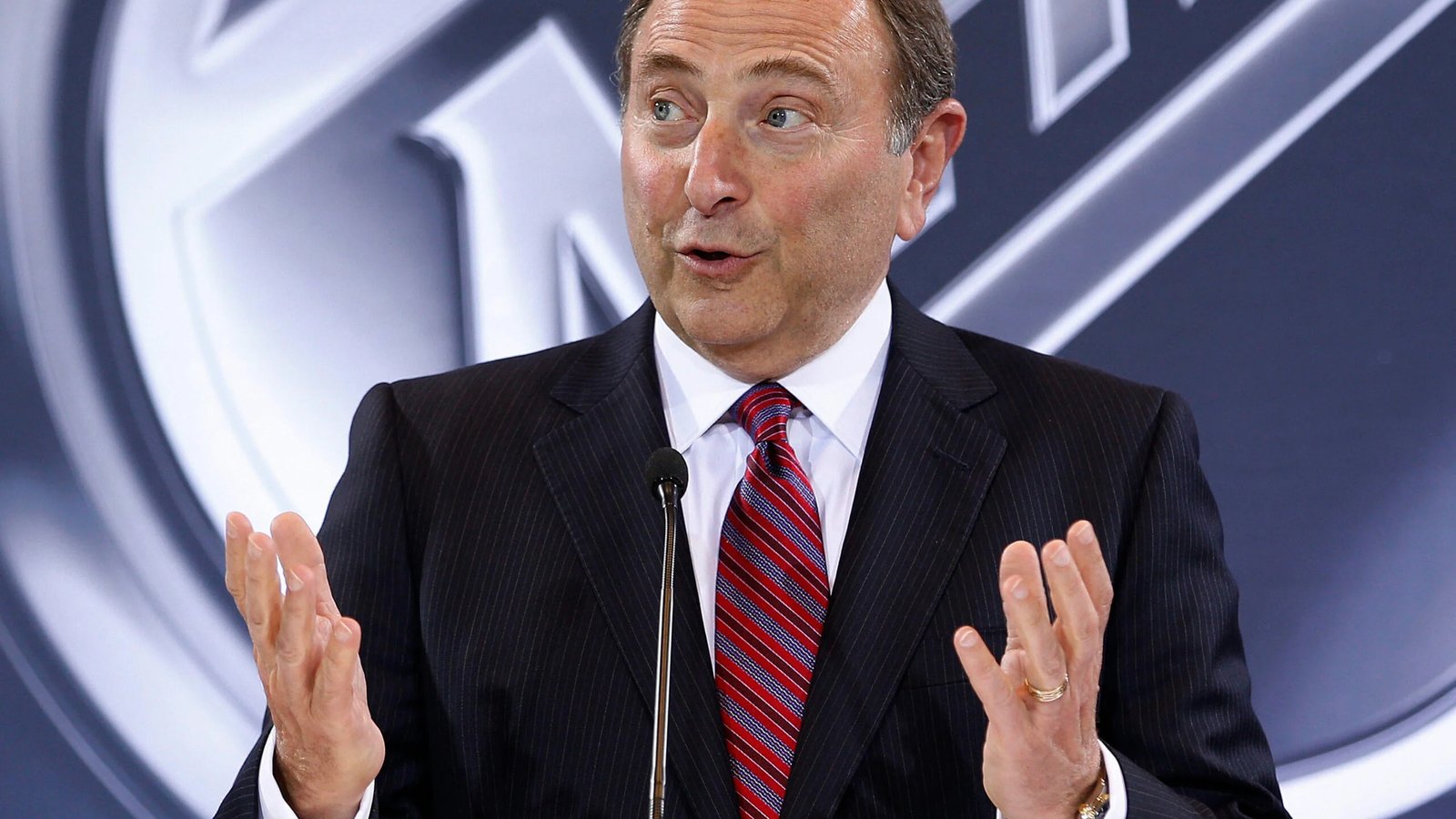 Gary Bettman takes a shot at prominent insider when asked about his pending retirement