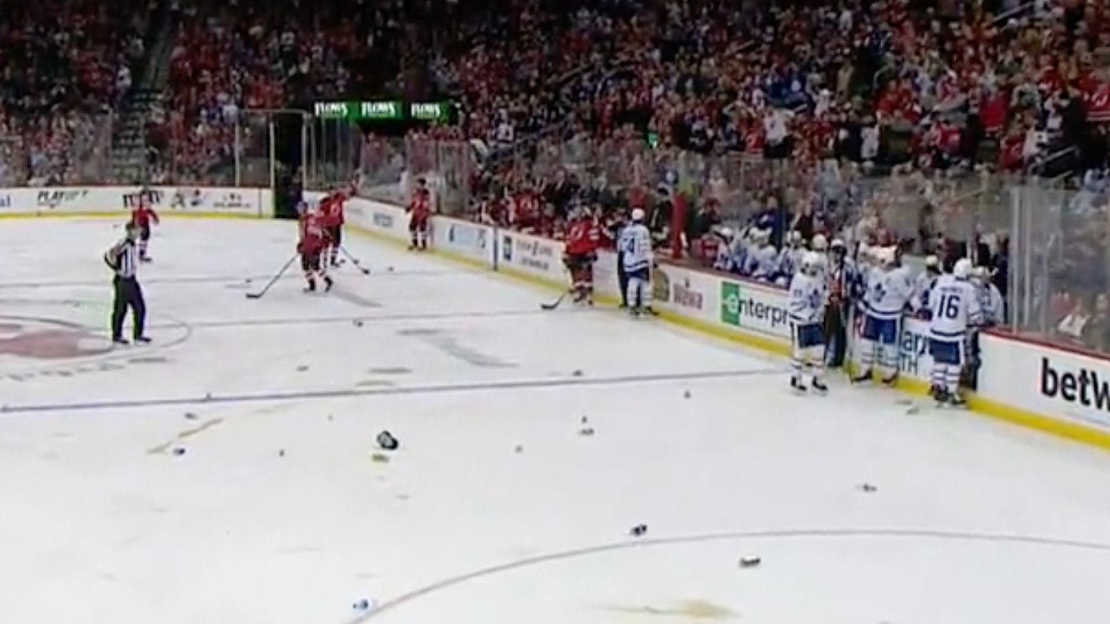 Leafs’ players get hit by garbage thrown on the ice in New Jersey!