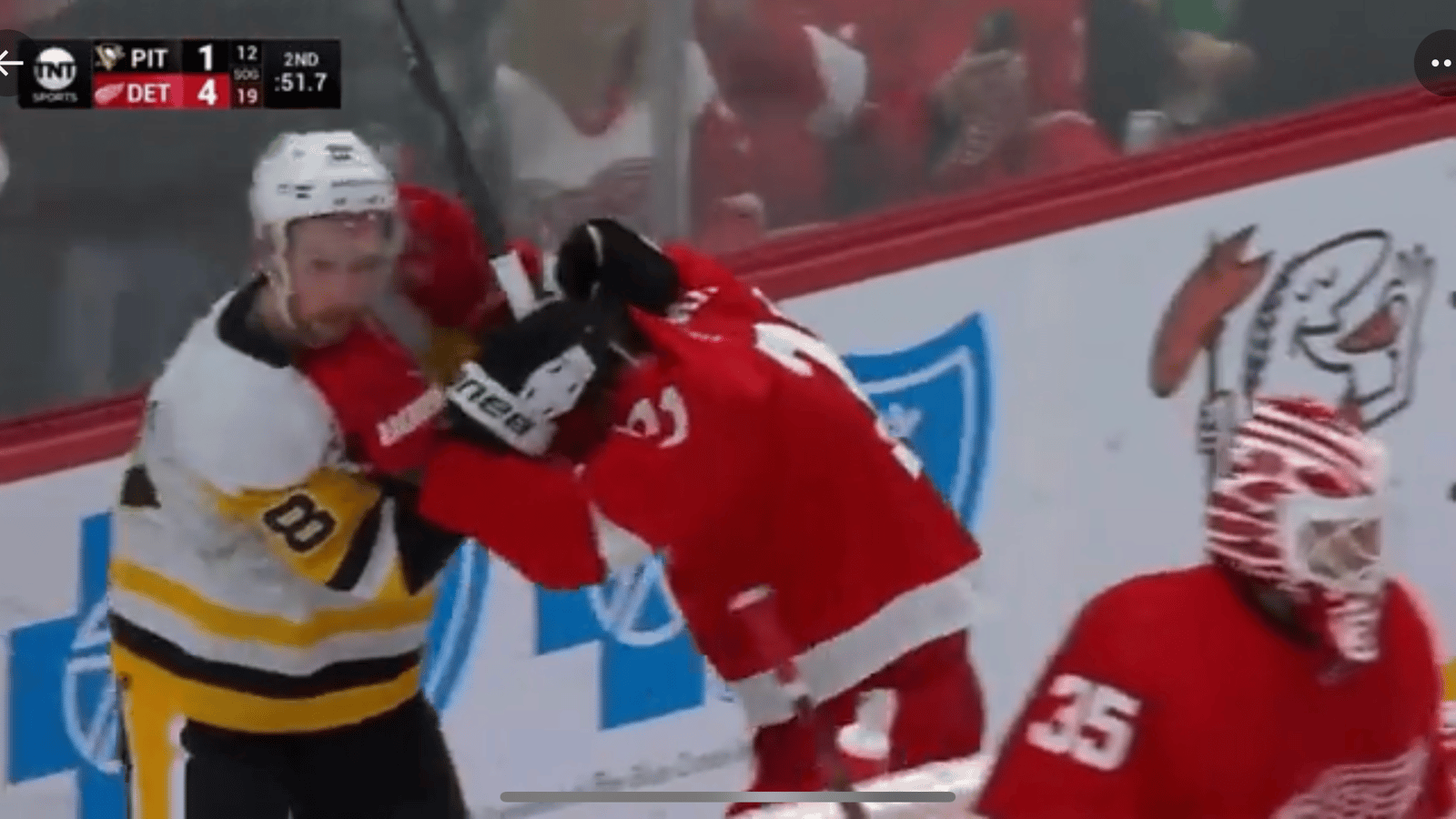 Dylan Larkin drops the gloves vs. Penguins