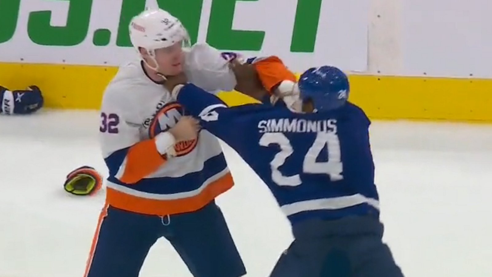 Wayne Simmonds fires back hard at Steve Simmons.