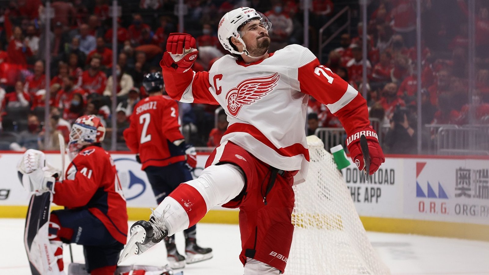 Dylan Larkin plays hero against the Habs.
