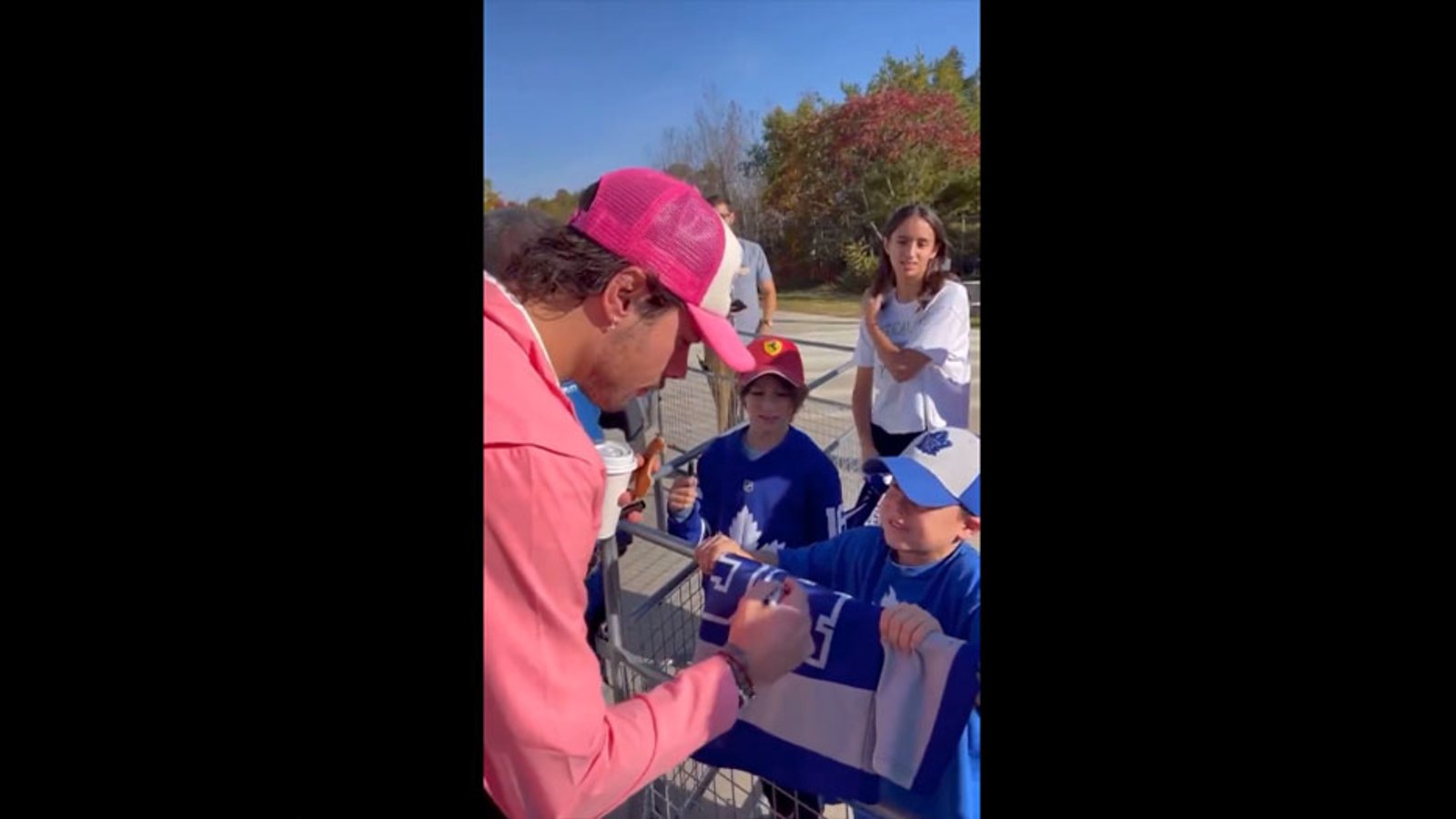 Matthews signs autographs for kids, hilariously ignores adults