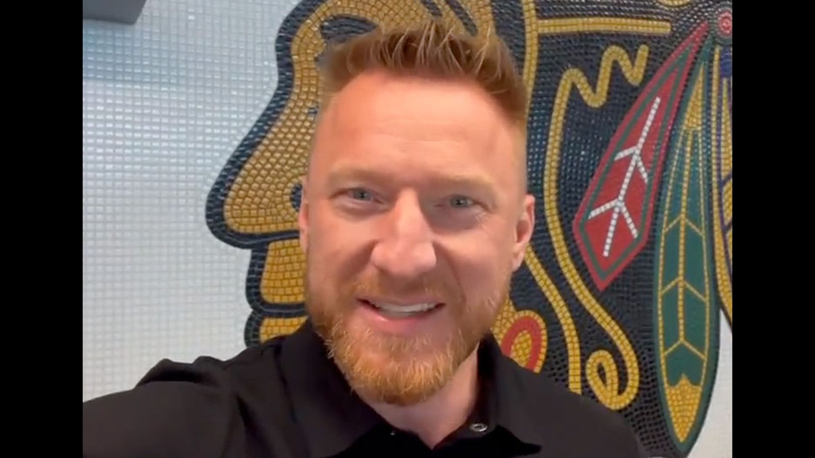 Marian Hossa signs a one day contract with the Blackhawks