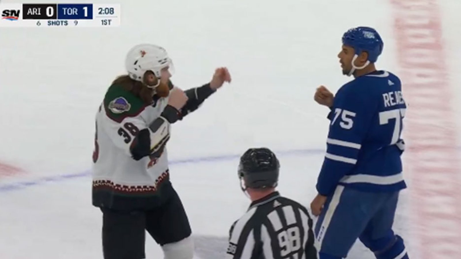 Reaves absolutely drops O'Brien with a huge right