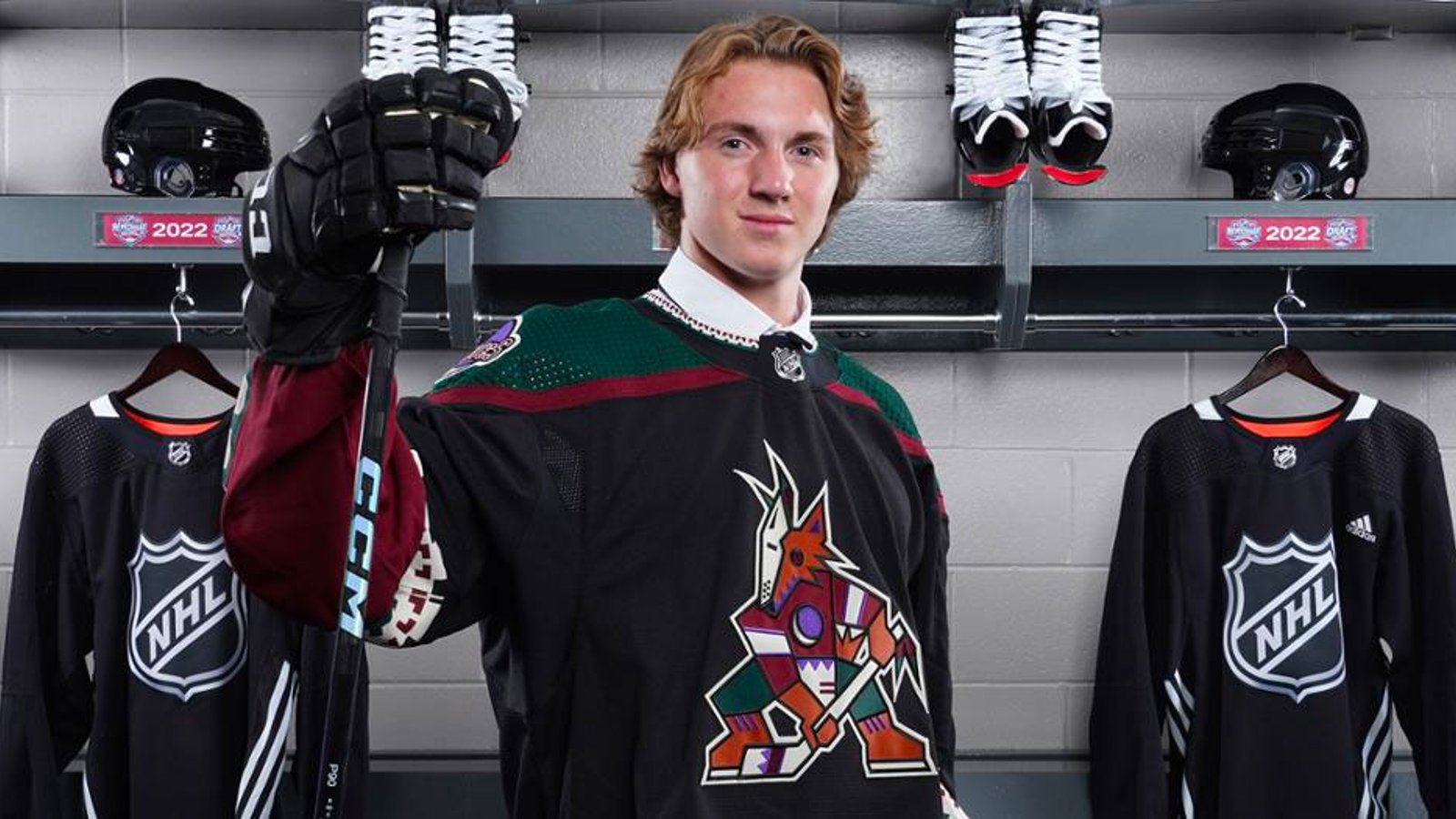 Rookie Logan Cooley moves in with former Canucks, Leafs and Rangers fan favorite