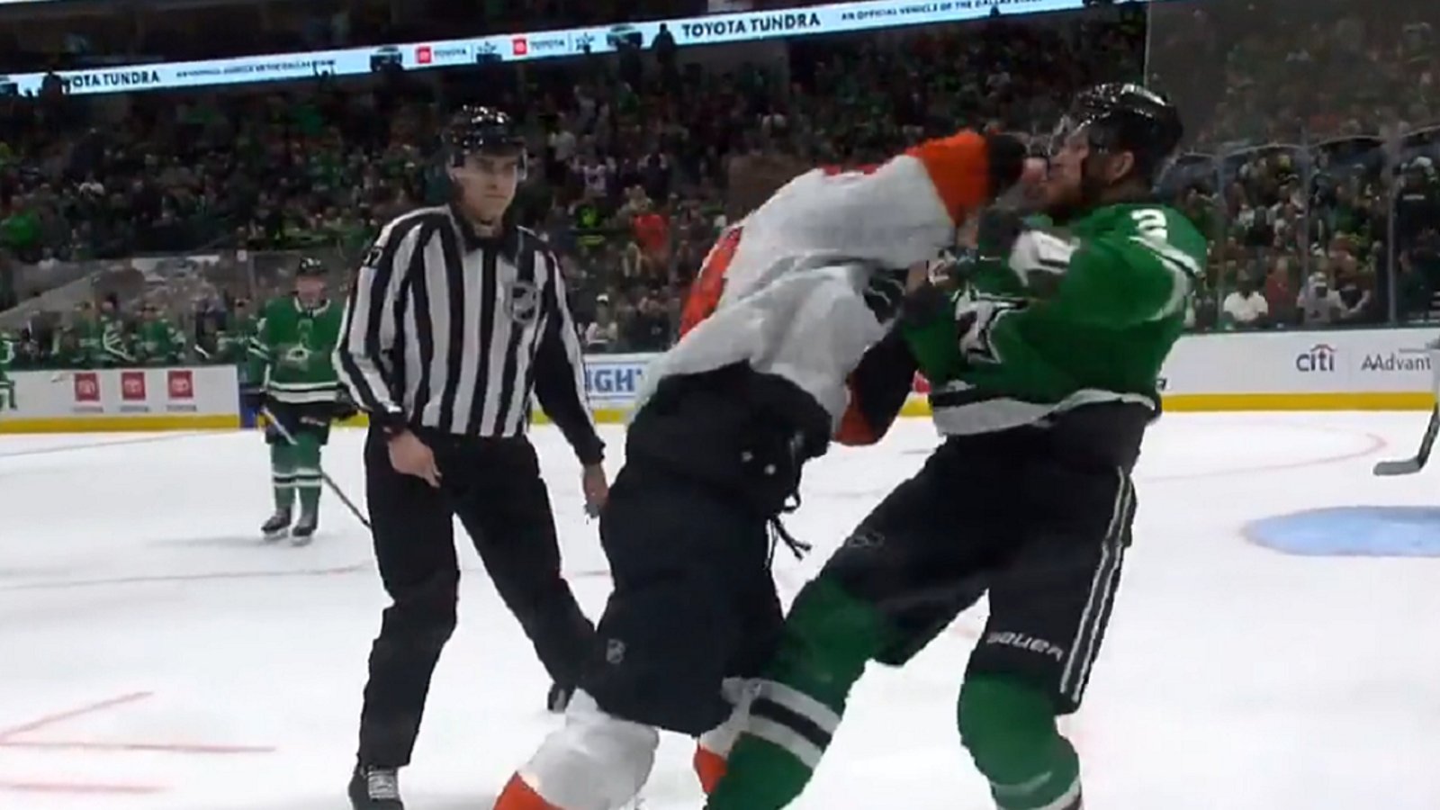 Nick Seeler drops his gloves and drops a much bigger Jani Hakanpaa.