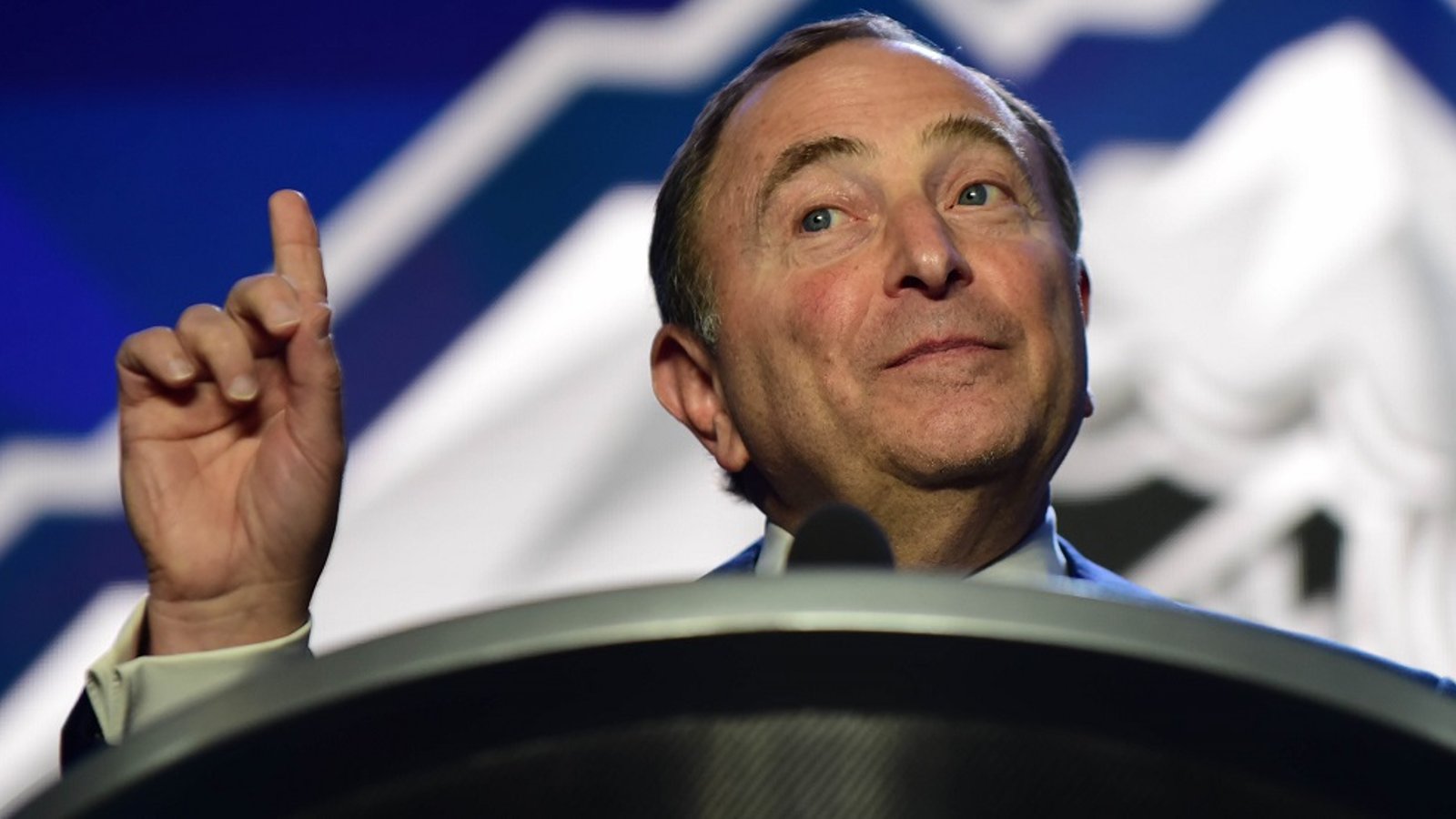 Allan Walsh absolutely demolishes NHL commissioner Gary Bettman 