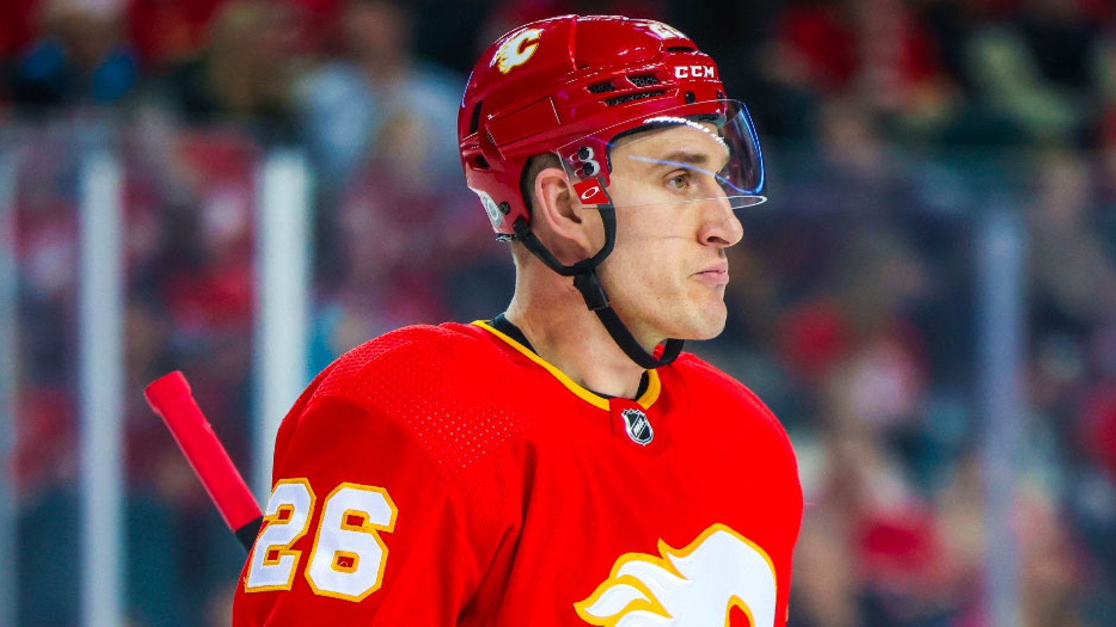 Flames bring back defenseman Michael Stone