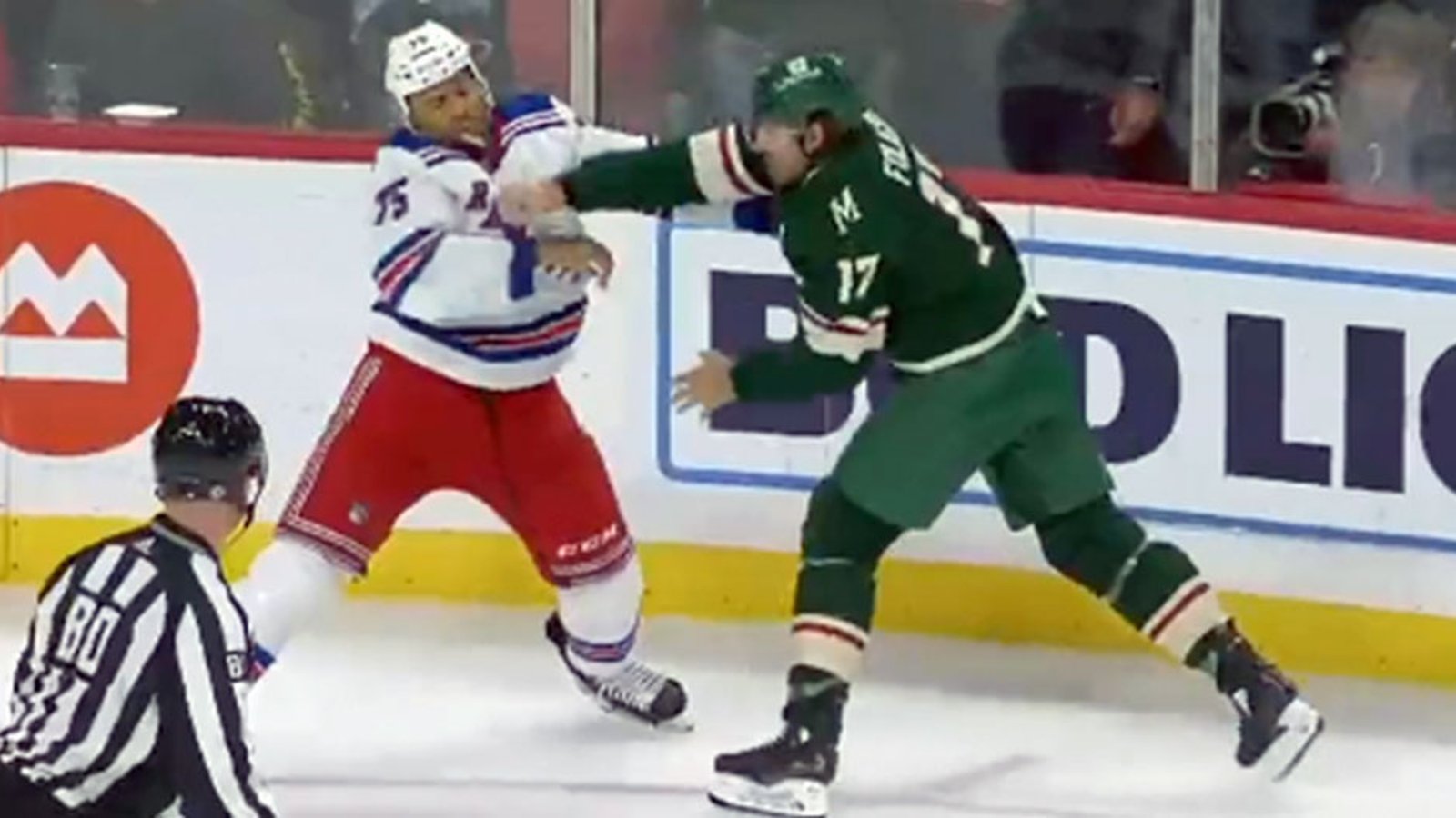 Reaves and Foligno drop the gloves for a spirited scrap