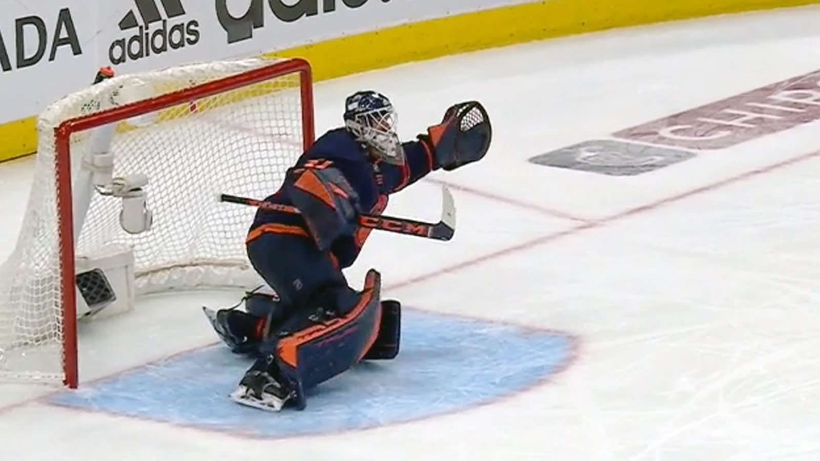 Smith lets in a brutal goal from 150 feet away to tie things up in the 3rd period