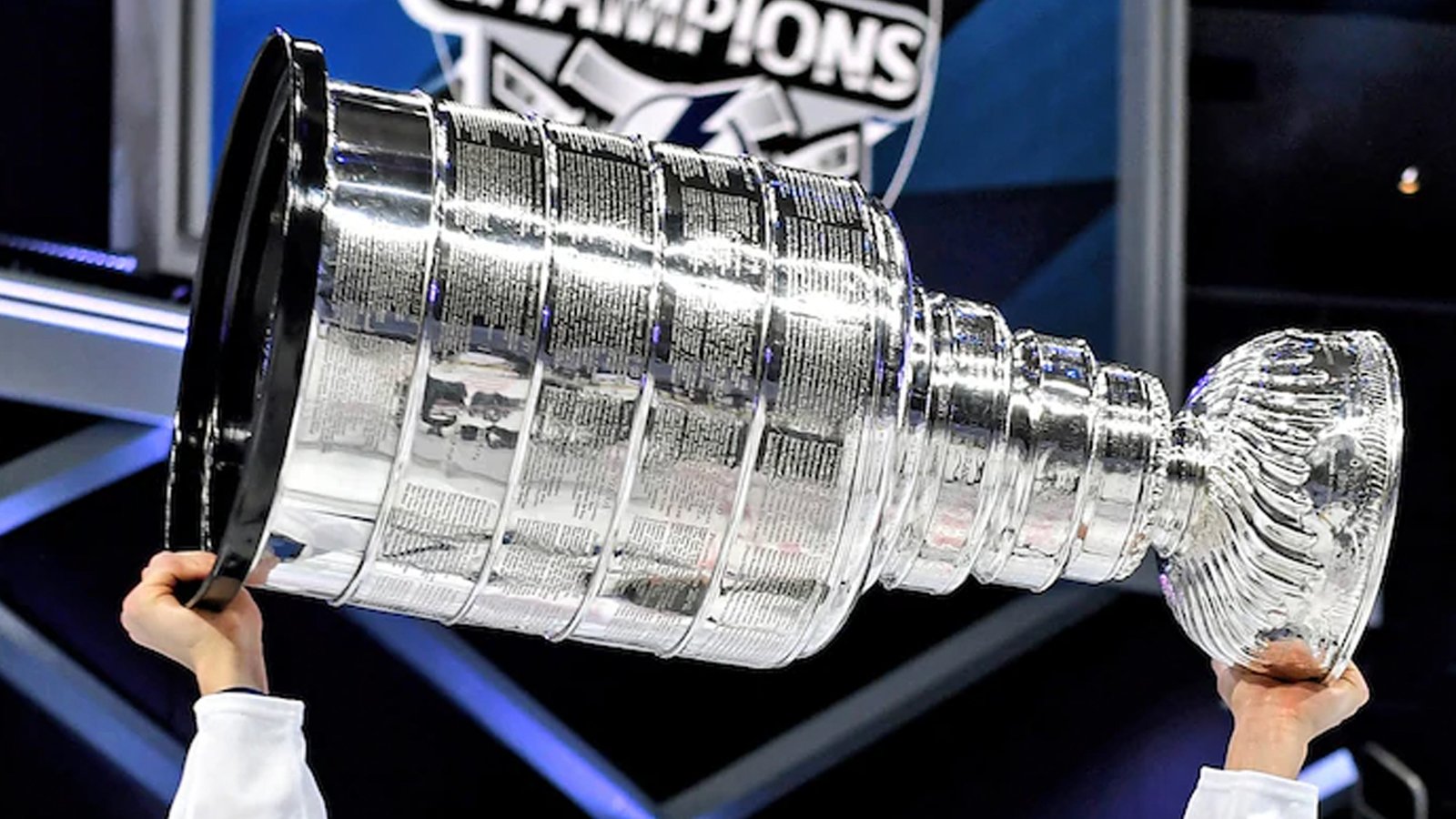 Insider Pierre LeBrun claims Stanley Cup champion would waive no-trade clause for Maple Leafs