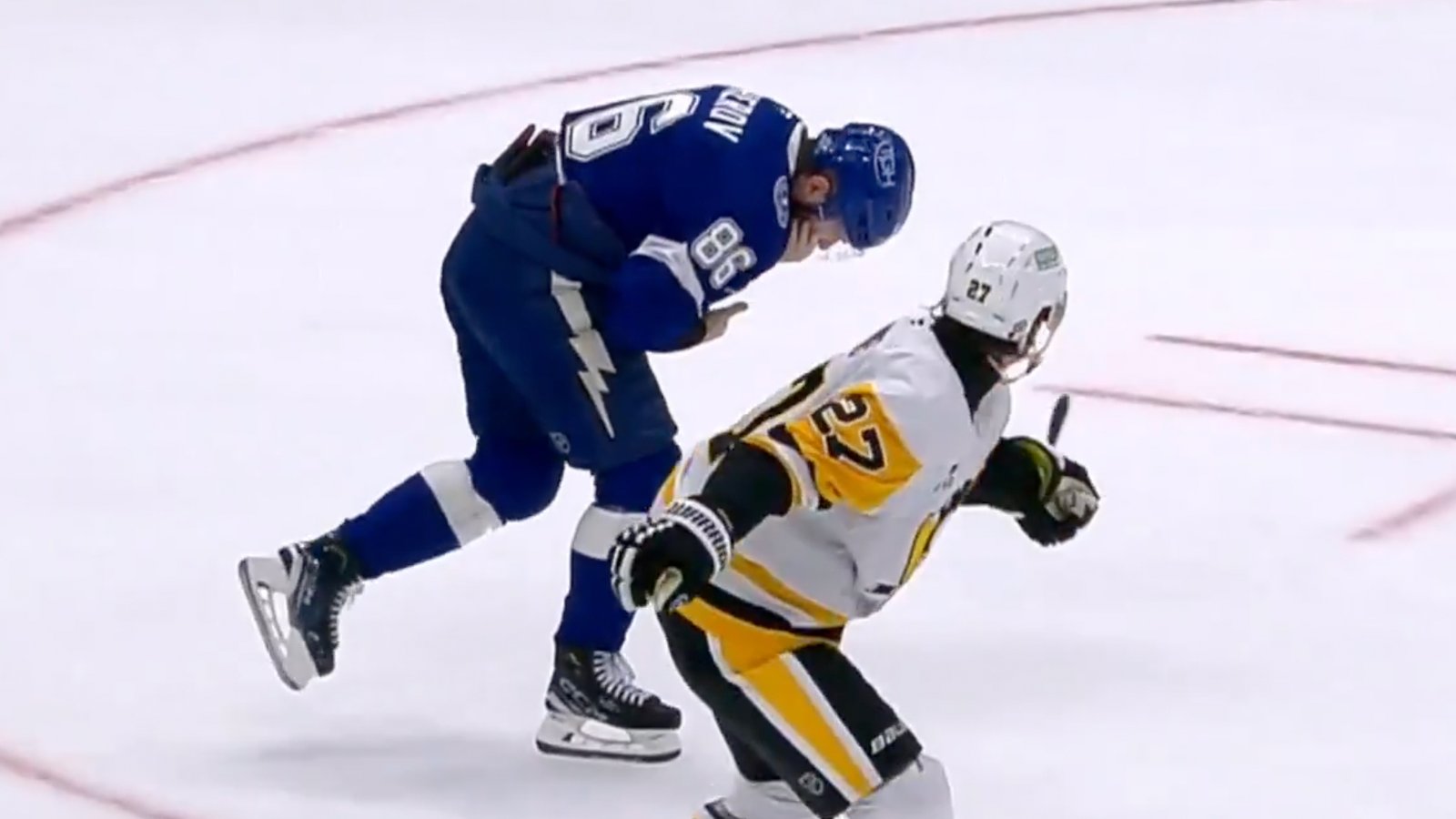 Nikita Kucherov loses tooth and leaves game, but comes back looking for it!