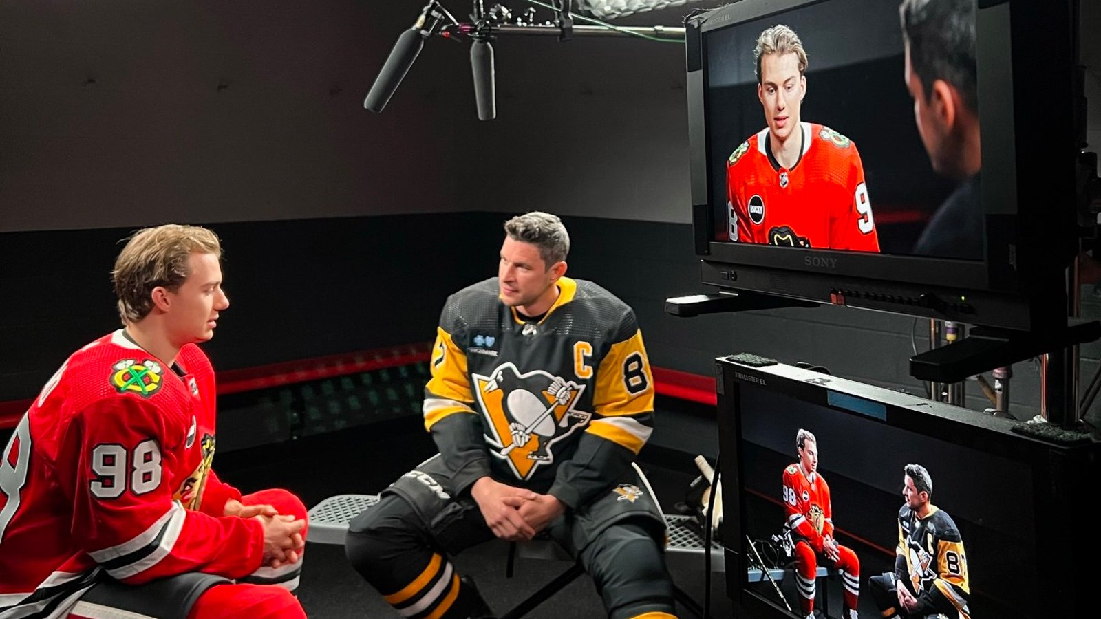 Sidney Crosby and Connor Bedard reunited in close quarters!