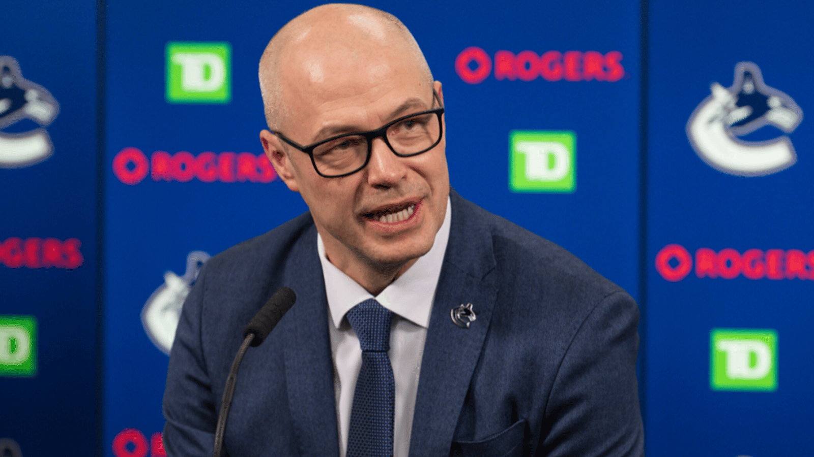 Report: Canucks to aggressively pursue a familiar name 