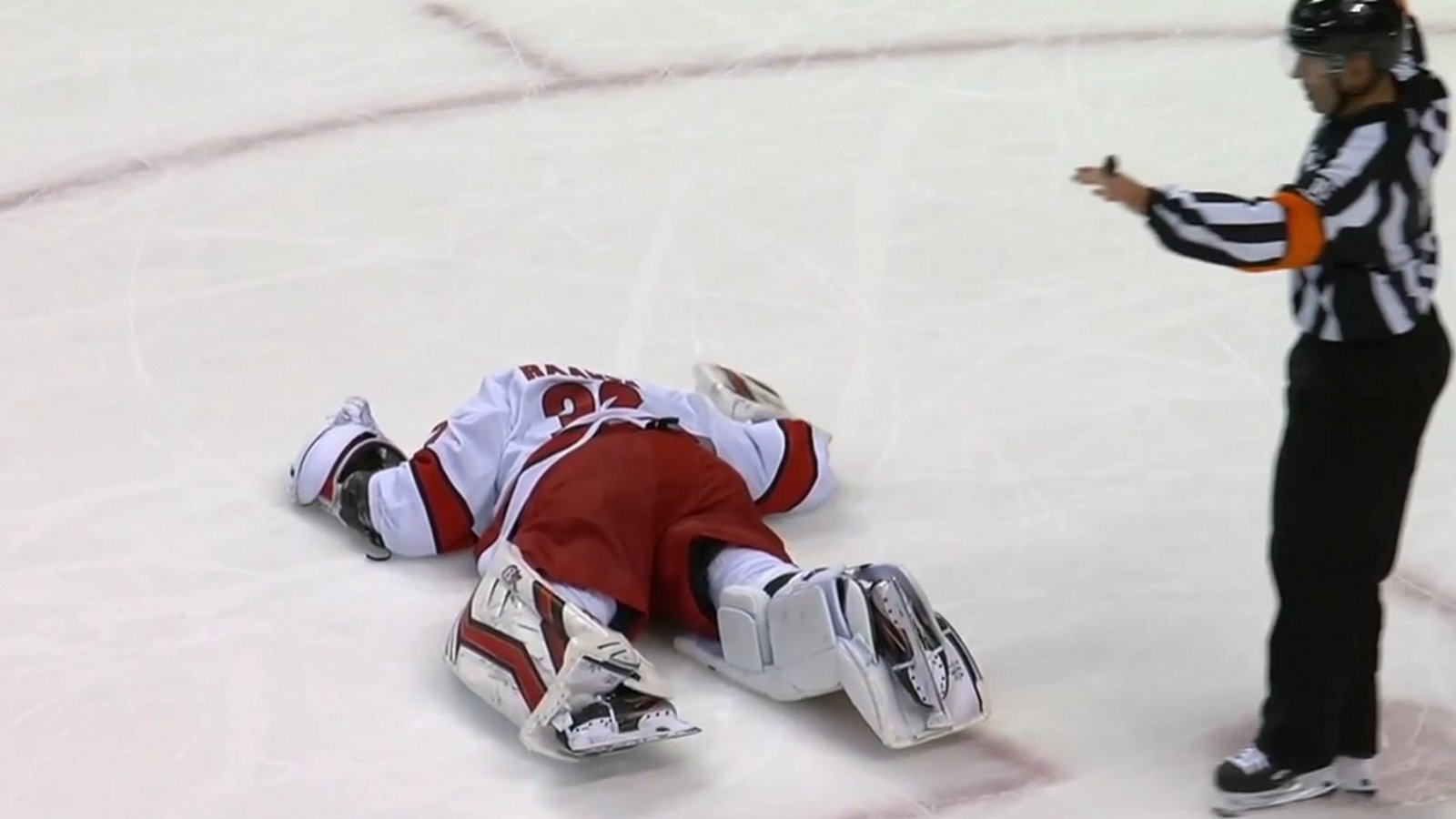 Ryan Lomberg gets a major for destroying Antti Raanta.