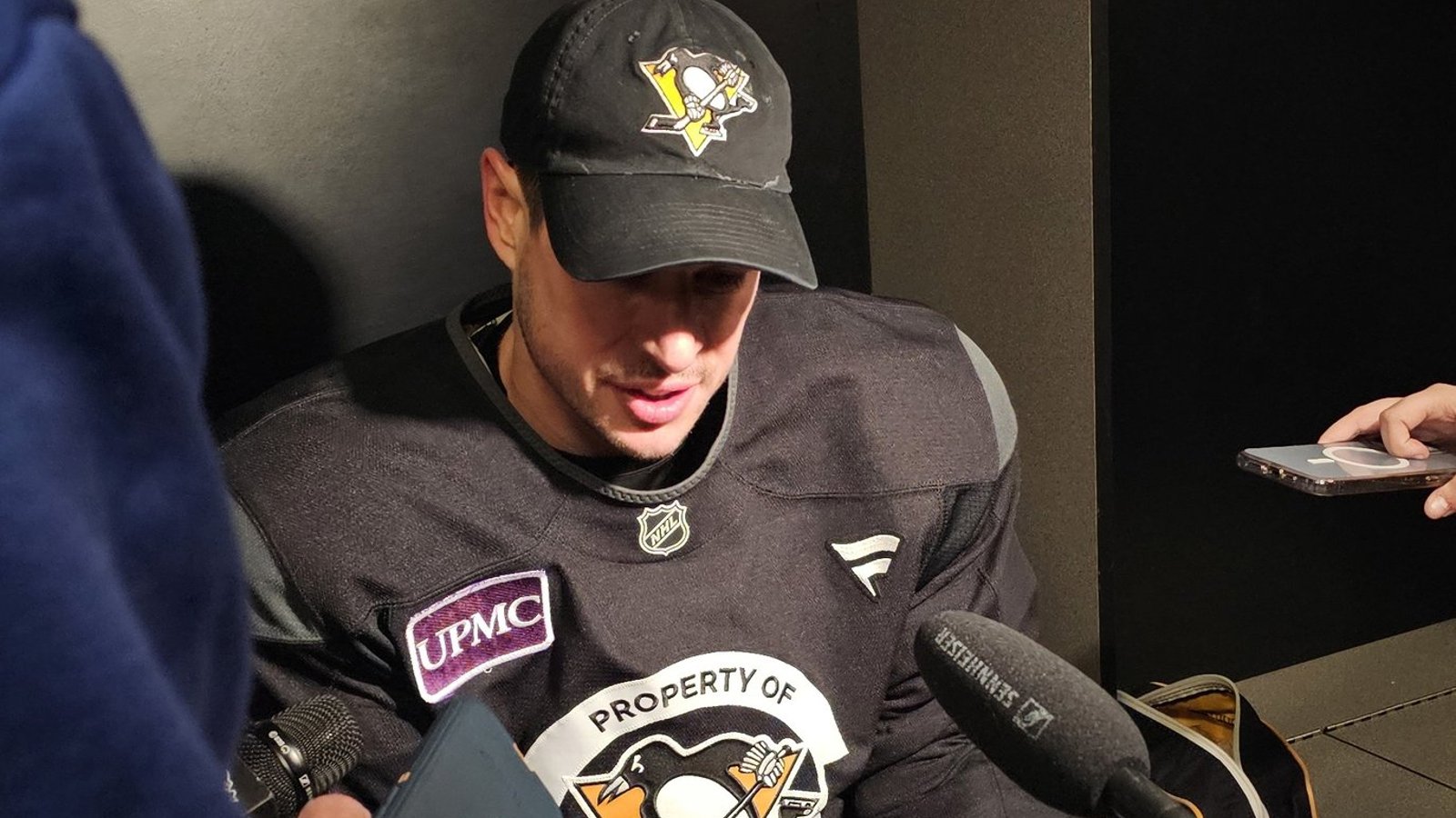 Sidney Crosby trade rumours reach a whole new level in game vs. Colorado