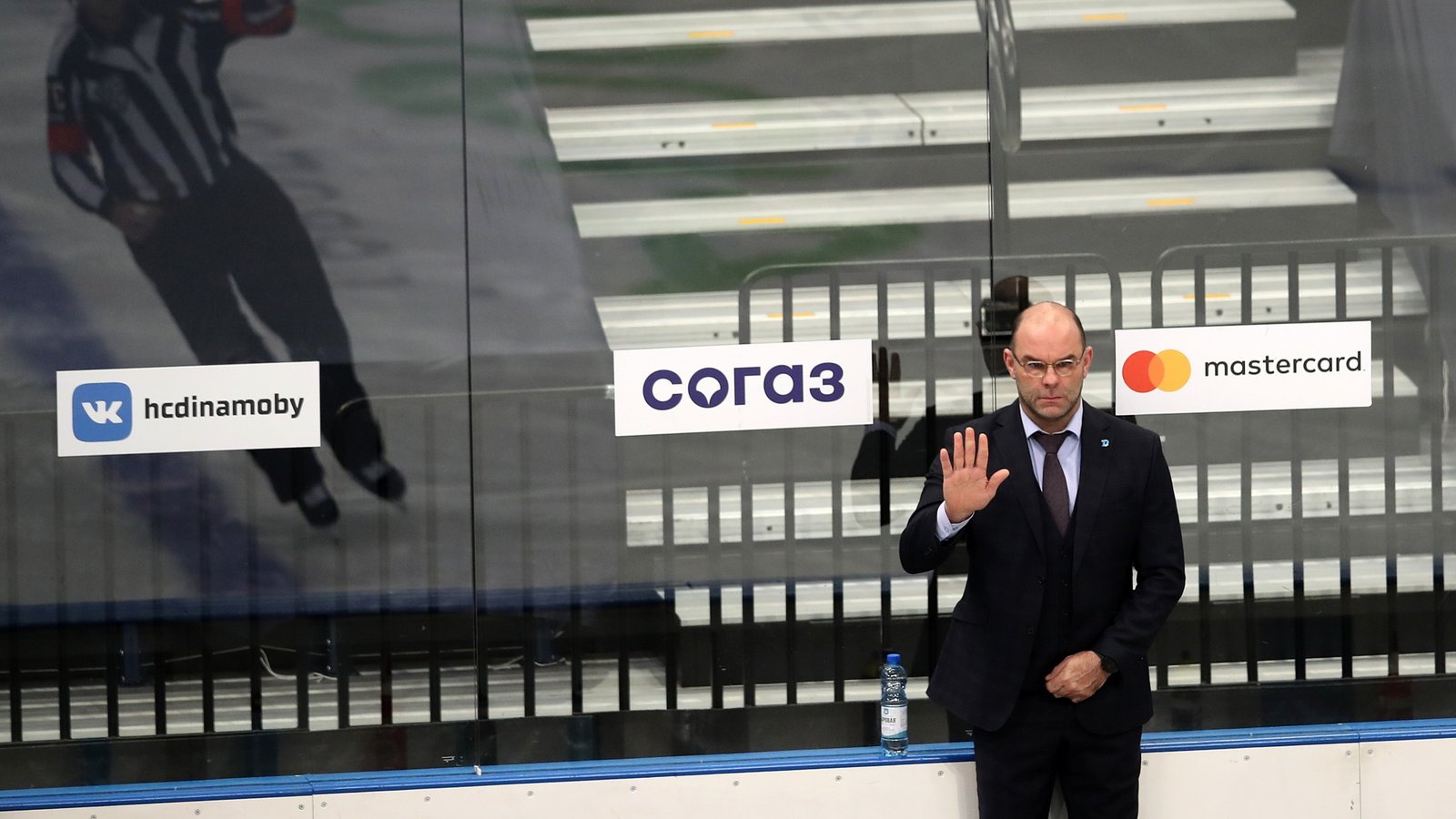 Feds urge Canadian hockey players with KHL teams to get out!