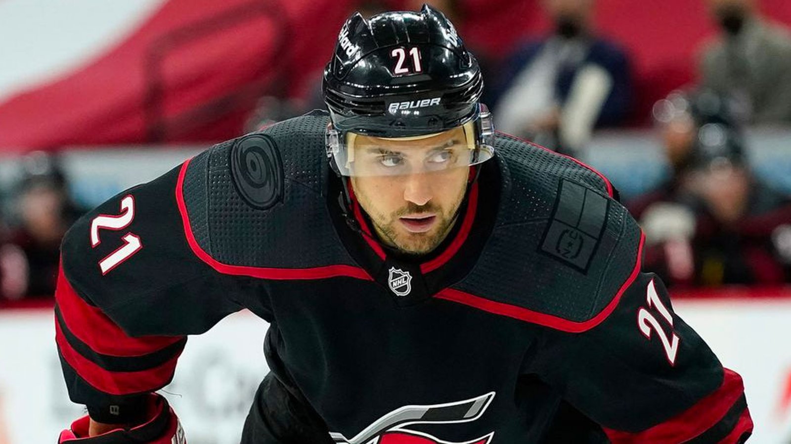 Nino Niederreiter signs a $8 million deal in free agency