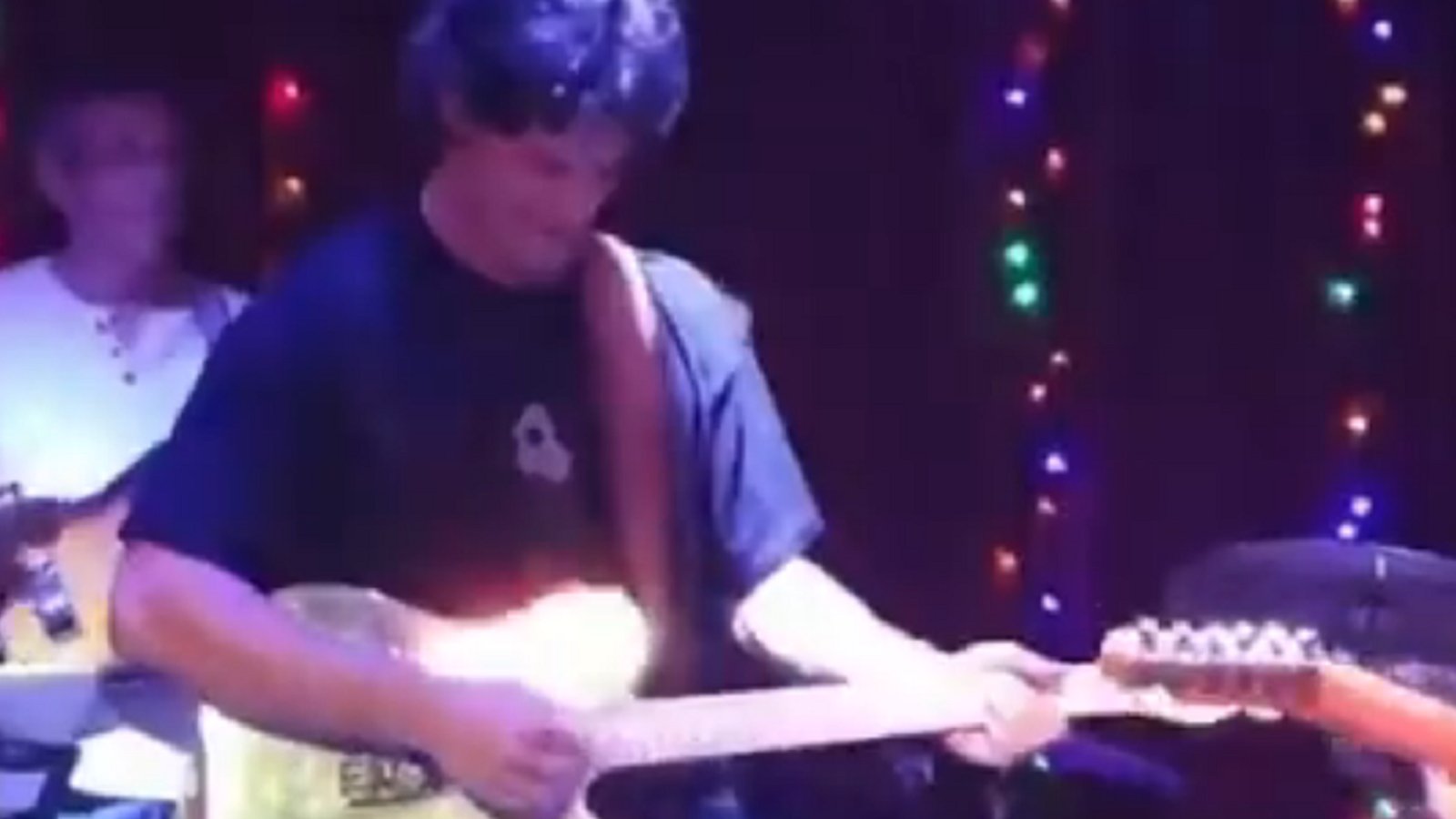 Mat Barzal tears up the stage with an amazing guitar solo.
