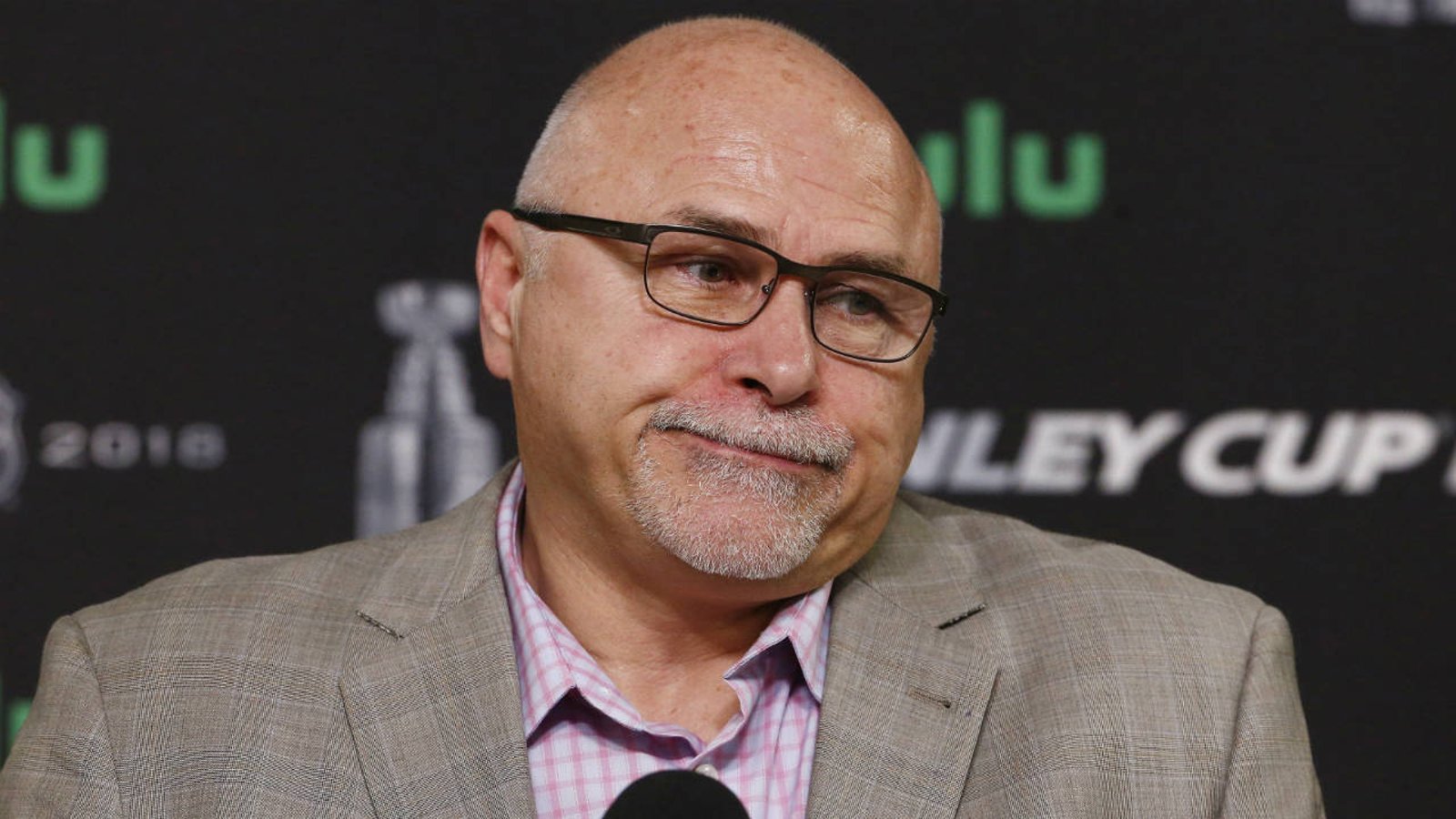 6-7 teams going after Barry Trotz!