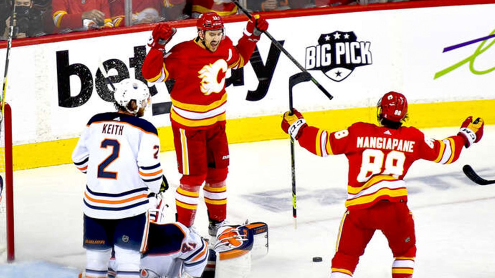 Flames, Oilers officially make NHL history in crazy 2nd period 