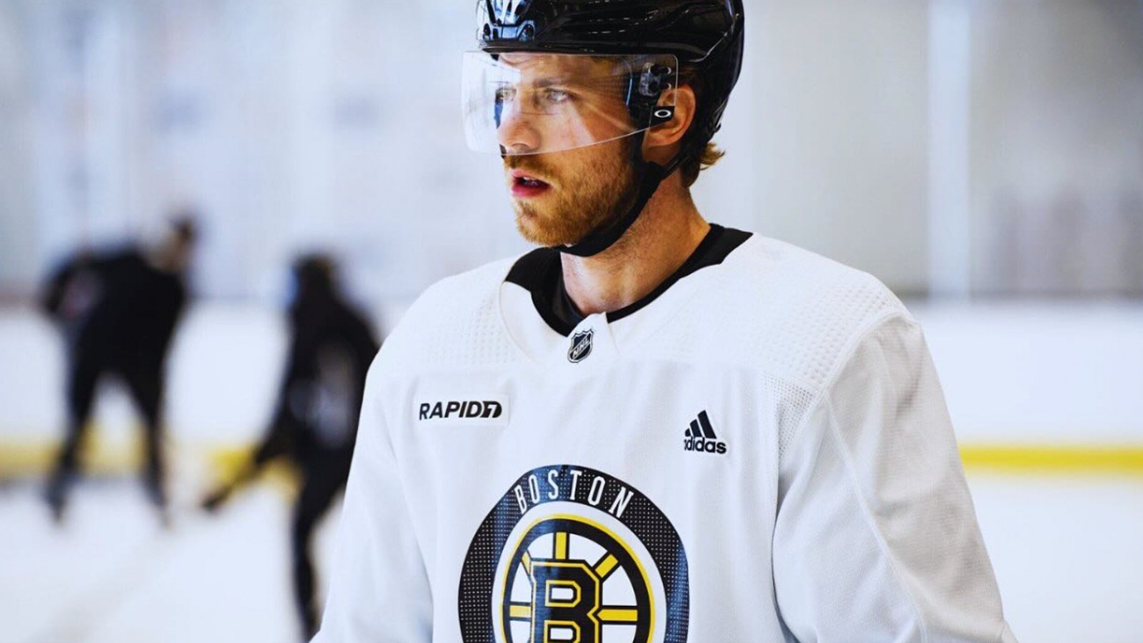 Latest comments from Bruins’ Elias Lindholm leave fans pissed in Boston!