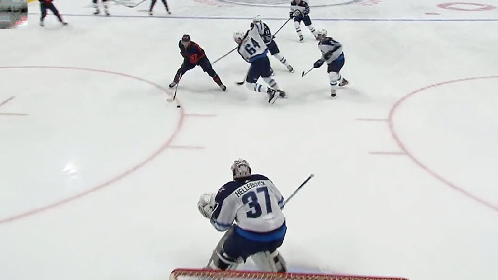 McDavid does it AGAIN, splits three opponents and goes top shelf