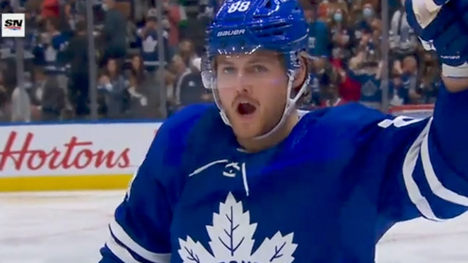 VIDEO: William Nylander SNIPES Jake Allen to give Maple Leafs the lead 
