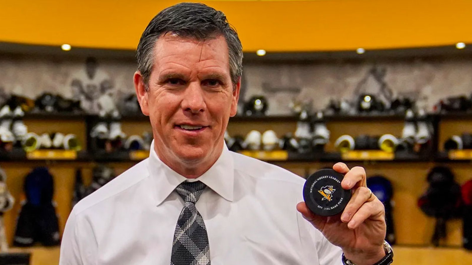 Penguins lock up coach Mike Sullivan to a new contract