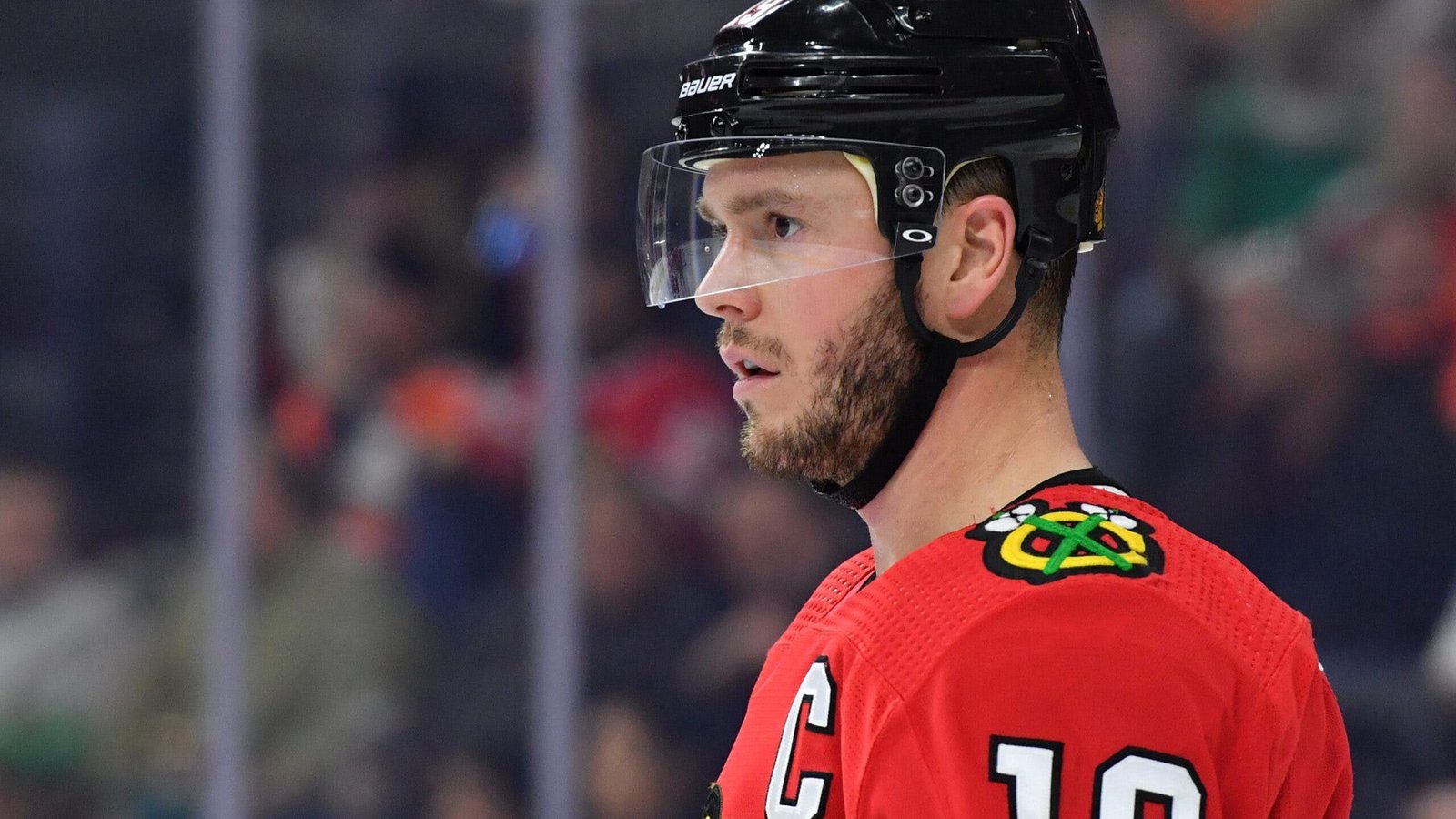 Top candidate emerges as new Blackhawks captain after Toews' departure 
