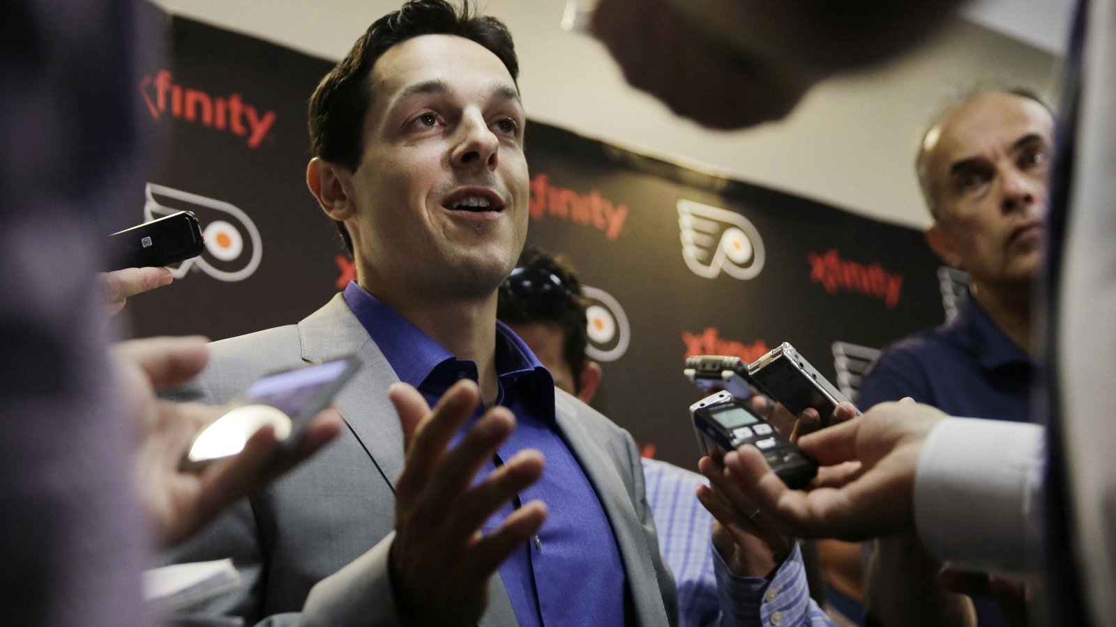 Daniel Briere sounds off on Carter Hart controversy.