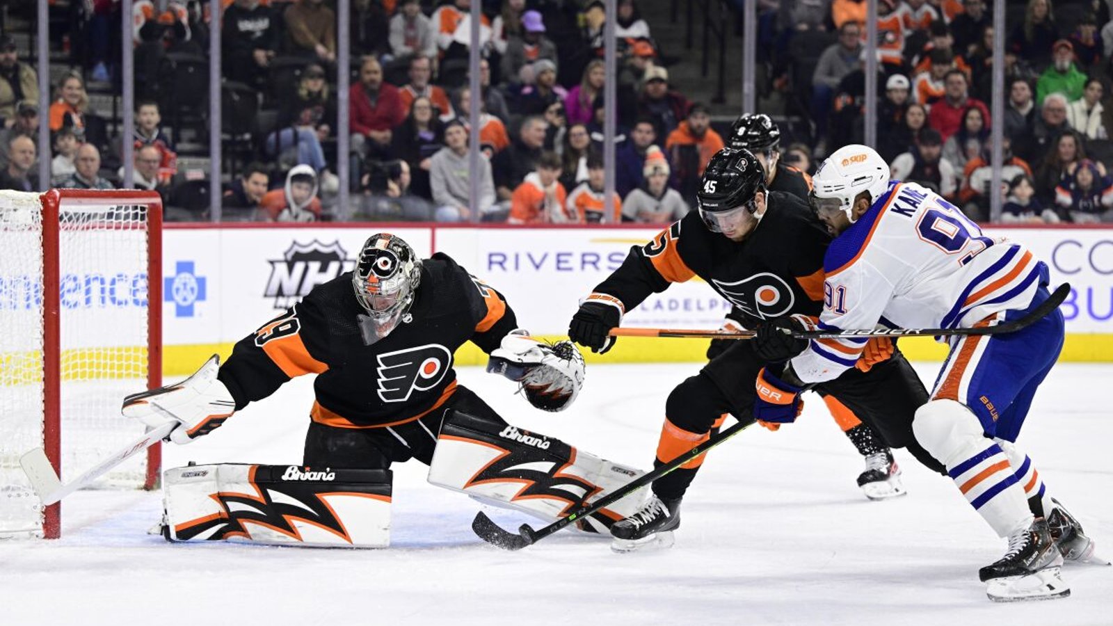 One Canadian team is aggressively looking to acquire Carter Hart!