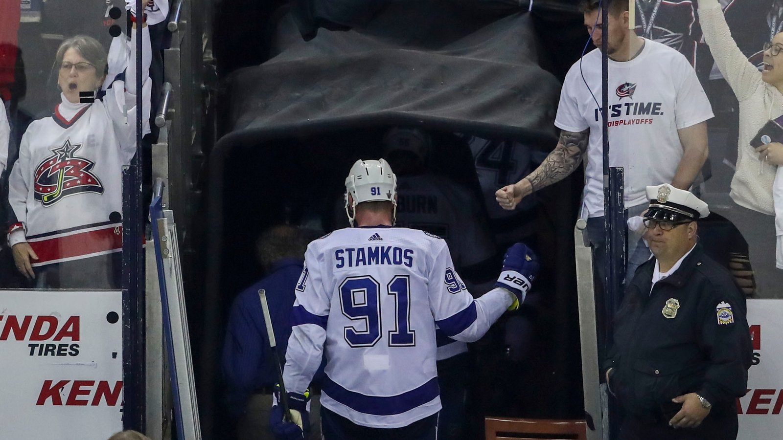 Steven Stamkos late scratch in game for amazing reason