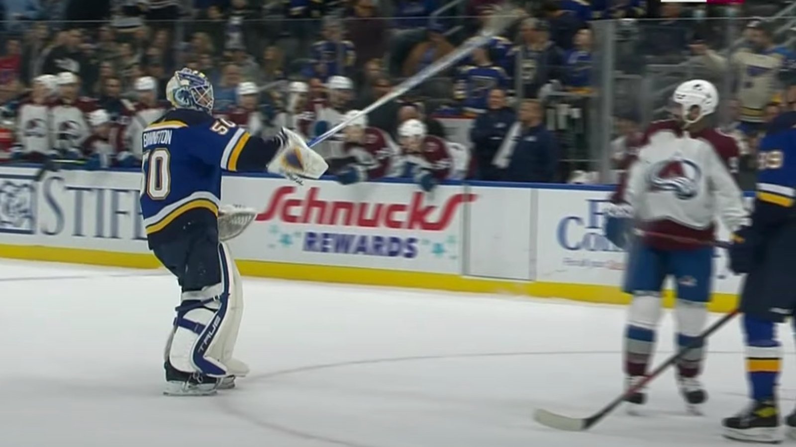 Jordan Binnington loses it, swings stick at Kadri’s face after line brawl