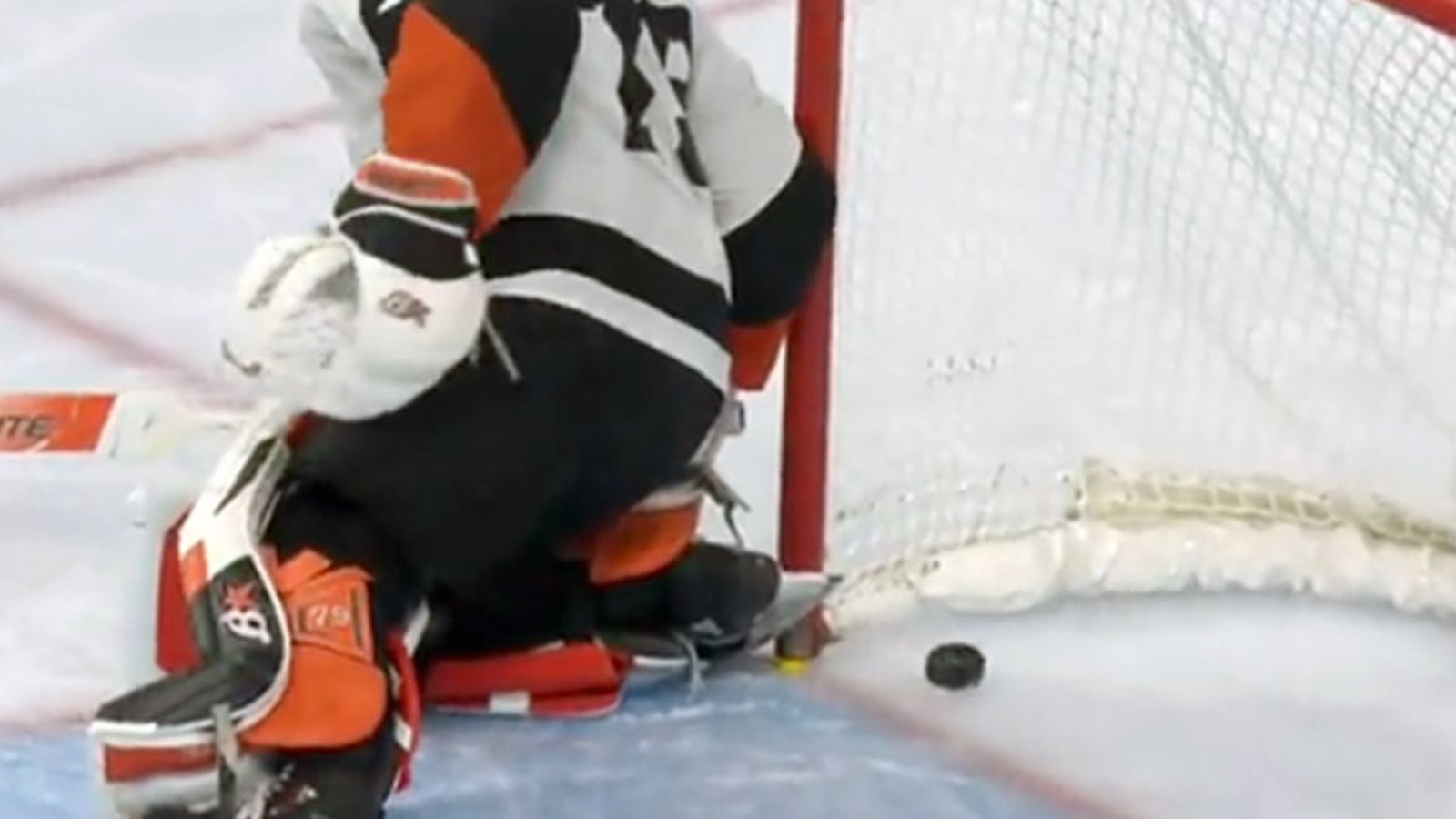 Carter Hart lets in an absolutely terrible goal from behind the red line