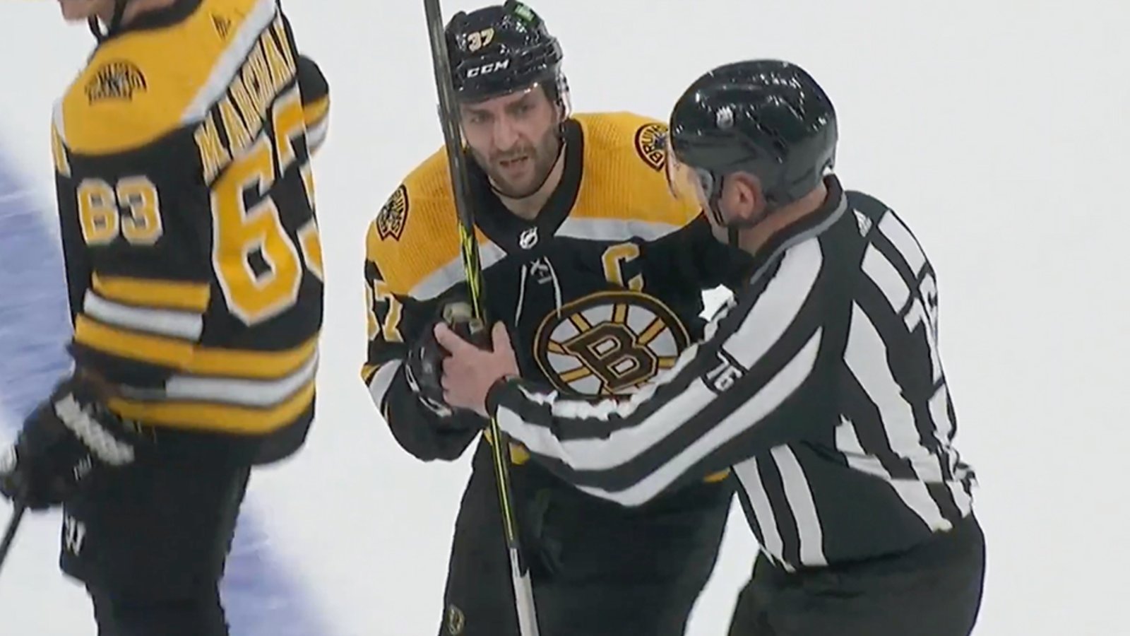 Bergeron absolutely loses it on the ref, has some choice words