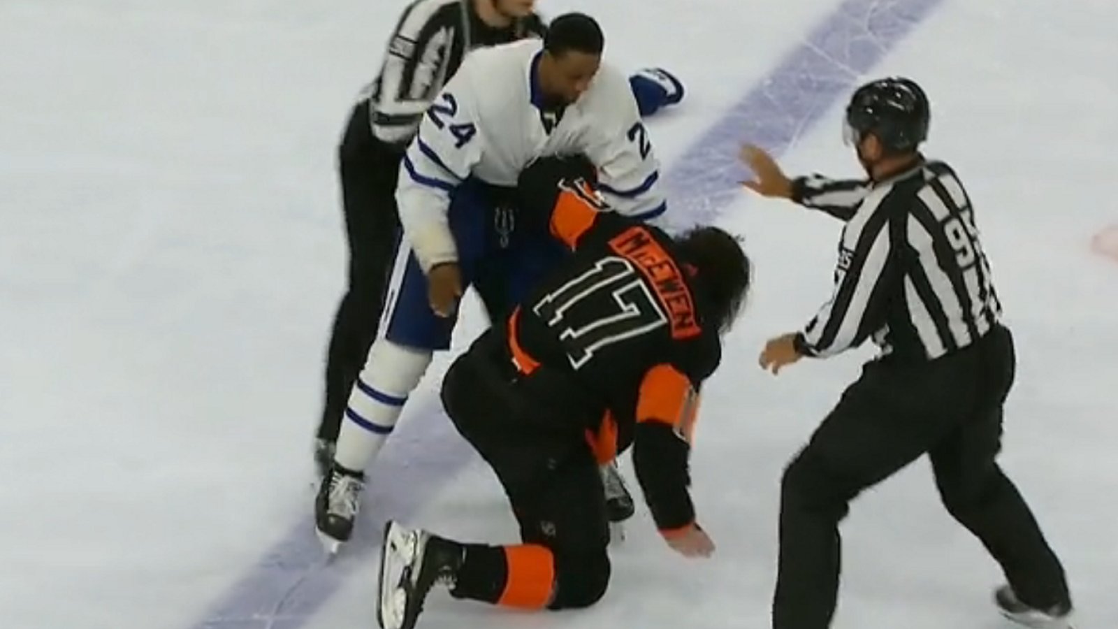 Wayne Simmonds dominates Zack MacEwen.