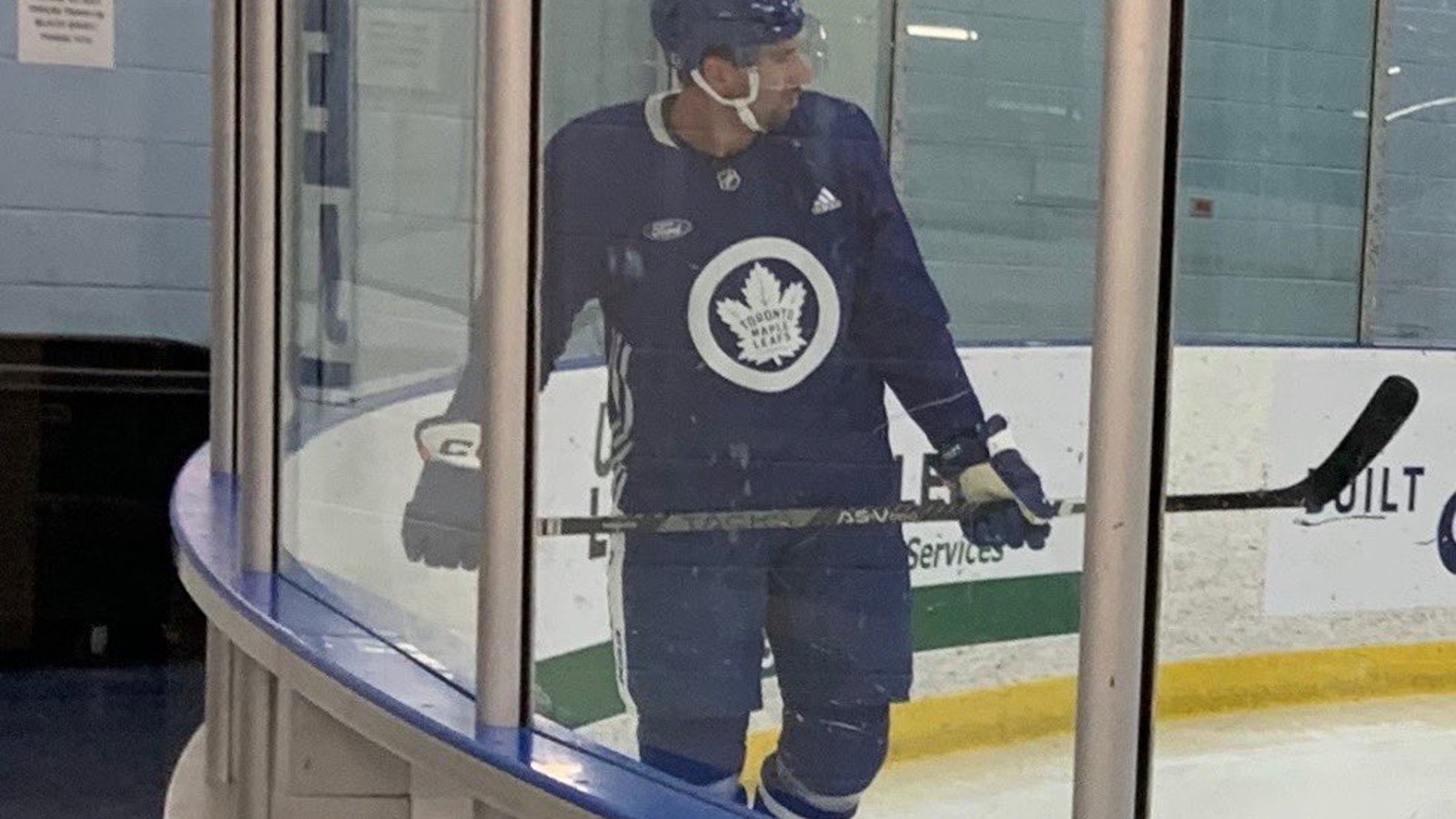 Mystery player skates with John Tavares and Leafs fan rip into him!