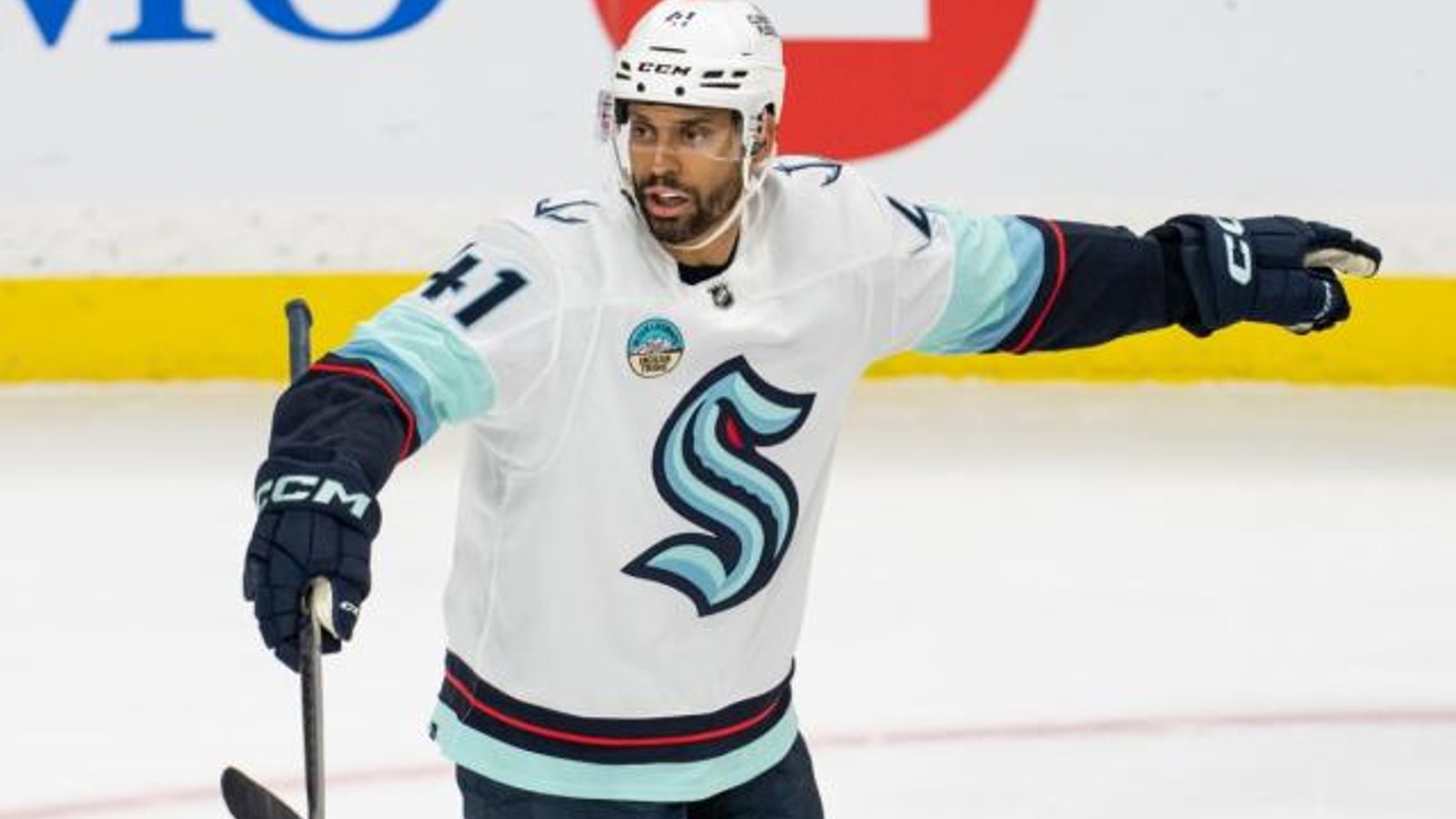 Free agent Pierre-Edouard Bellemare signs new deal, delays retirement!