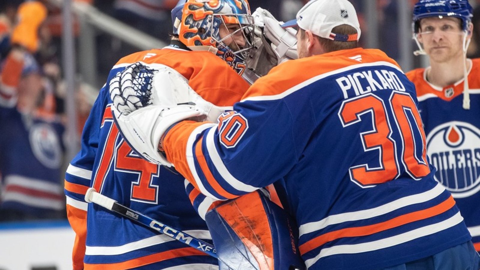 Risky goalie-hunting plan in motion in Edmonton