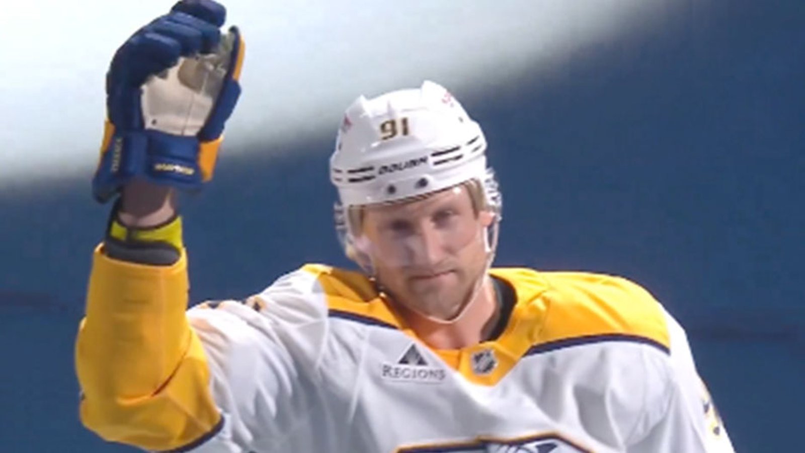 An emotional Steven Stamkos receives a standing ovation in his return to Tampa Bay