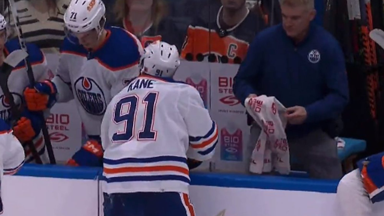 Elliotte Friedman comes out to explain what Evander Kane’s alarming update means