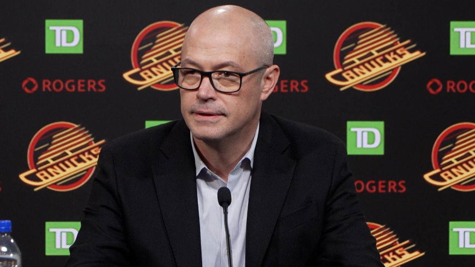 Canucks re-sign one of their pending unrestricted free agents