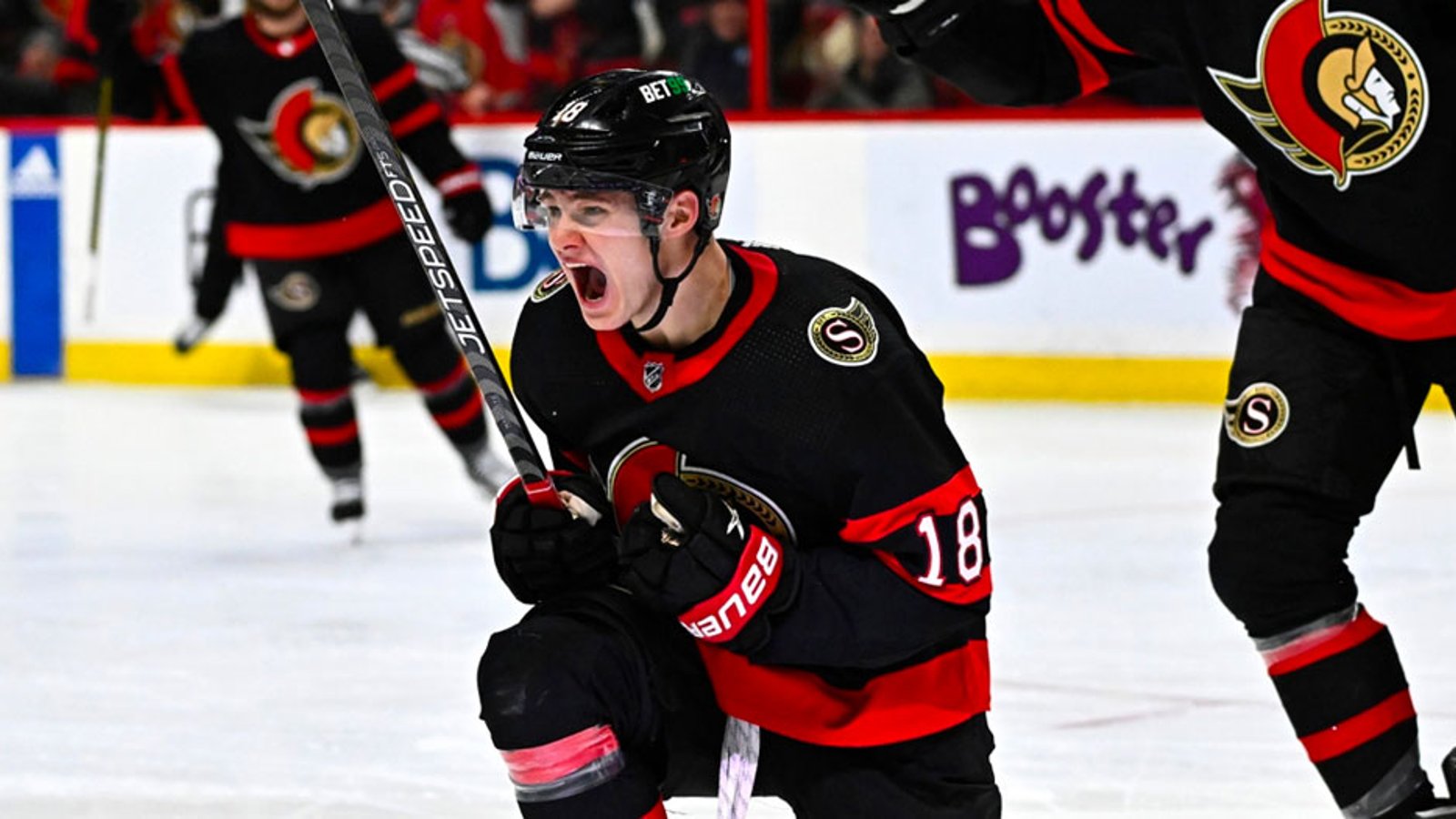 Stutzle scores a crazy baseball swing goal to win it with just 2 seconds left 